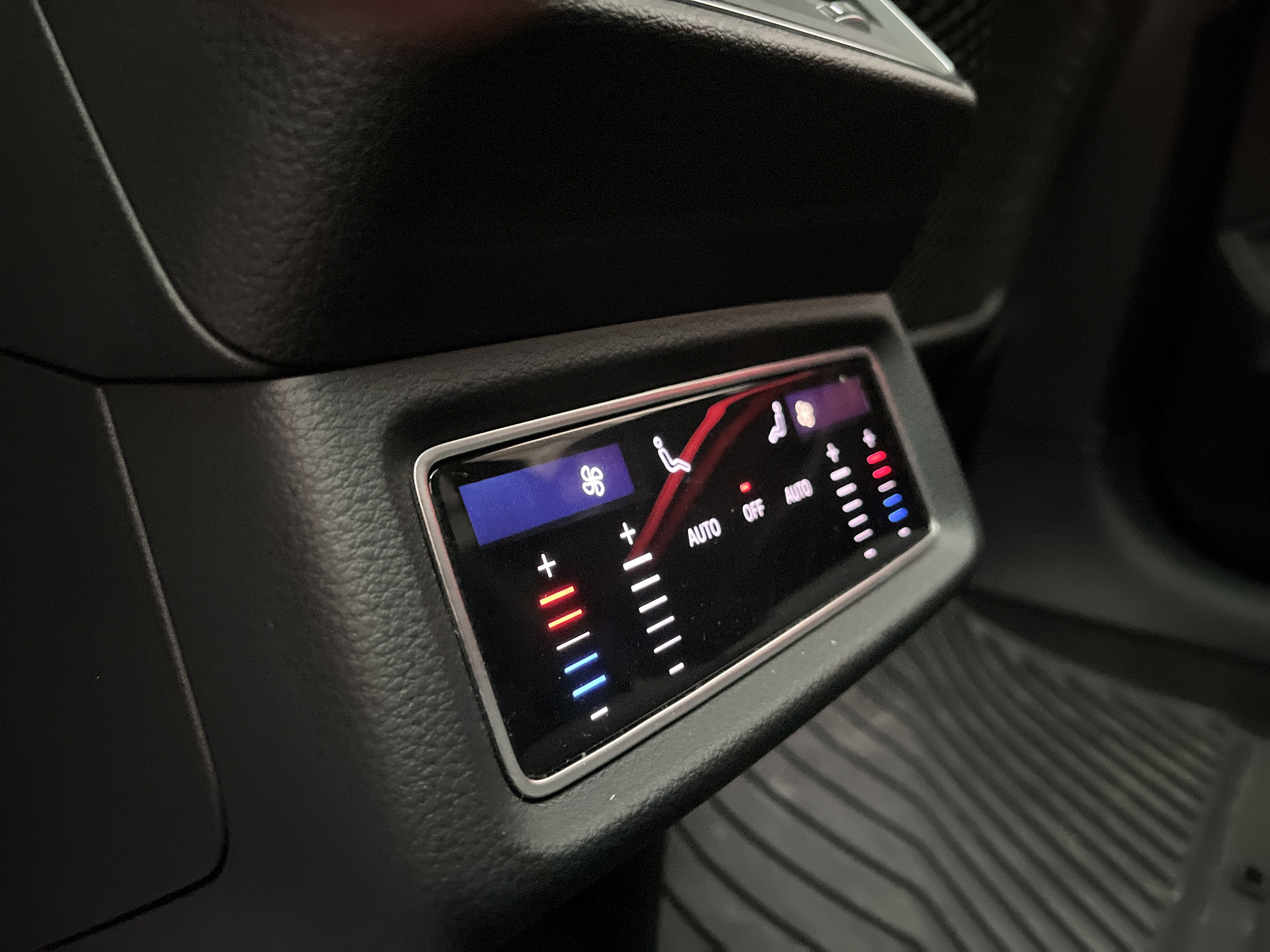 AUDI Q8 ETRON 2024