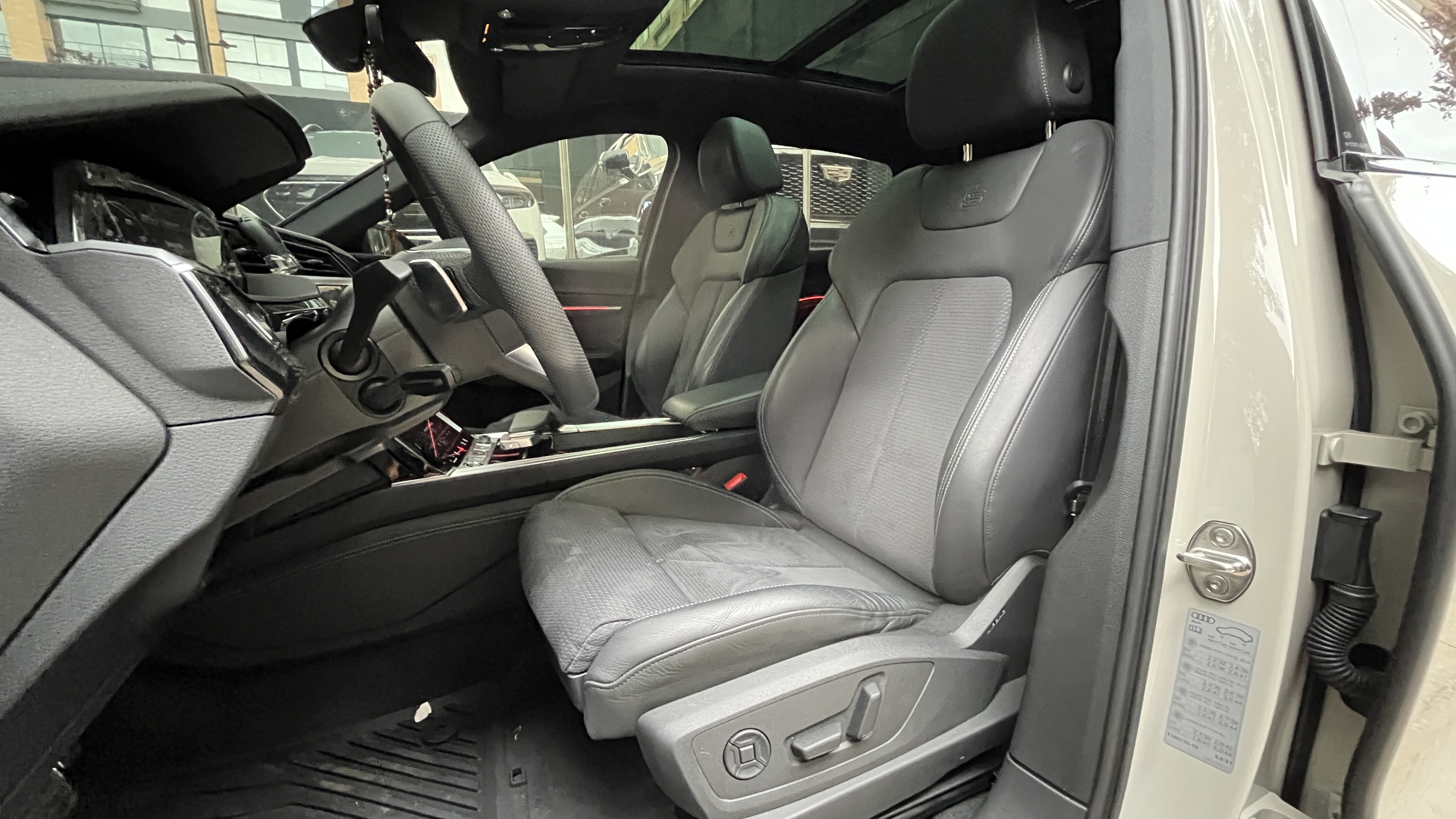 AUDI Q8 ETRON 2024