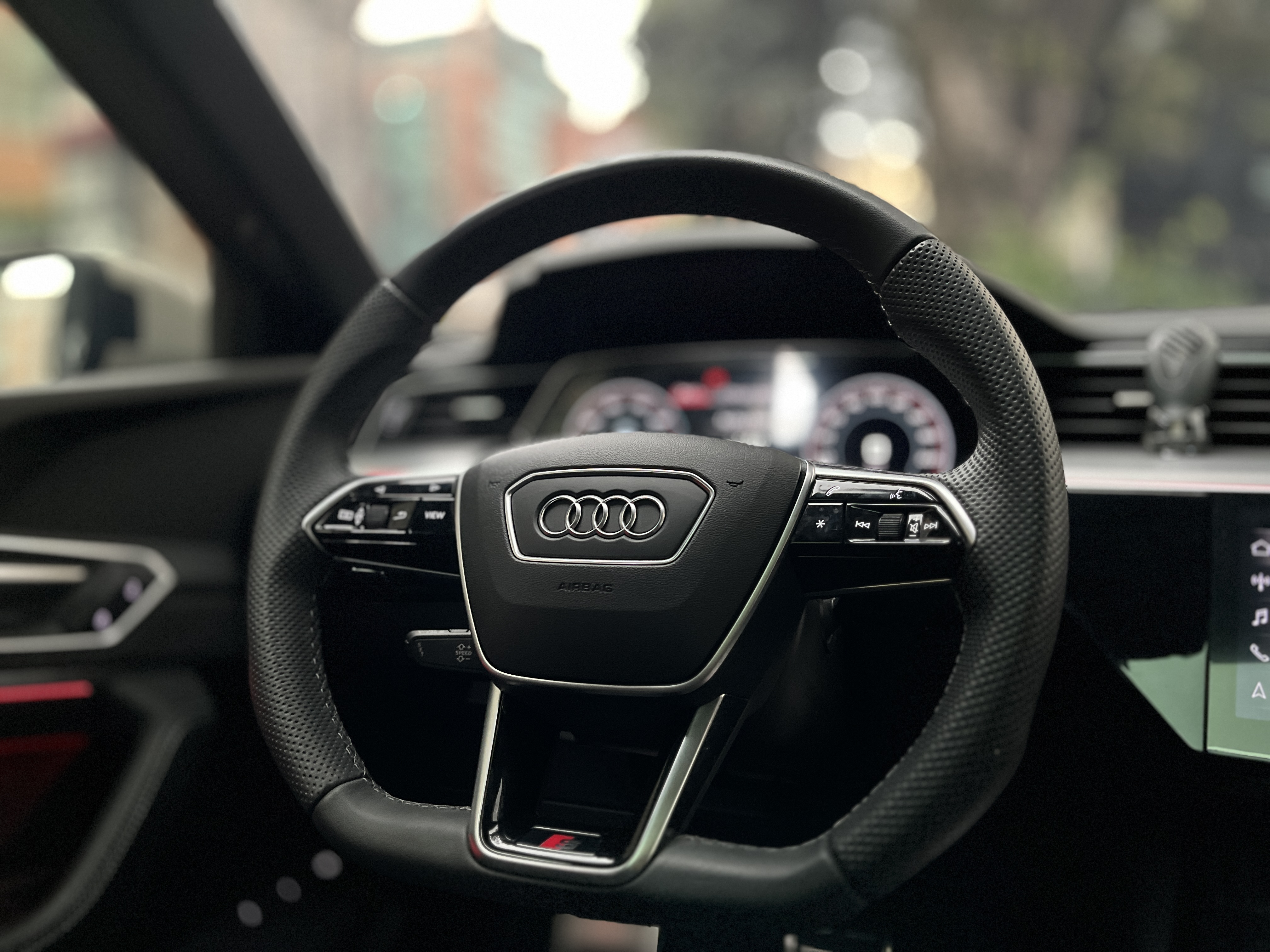 AUDI Q8 ETRON 2024