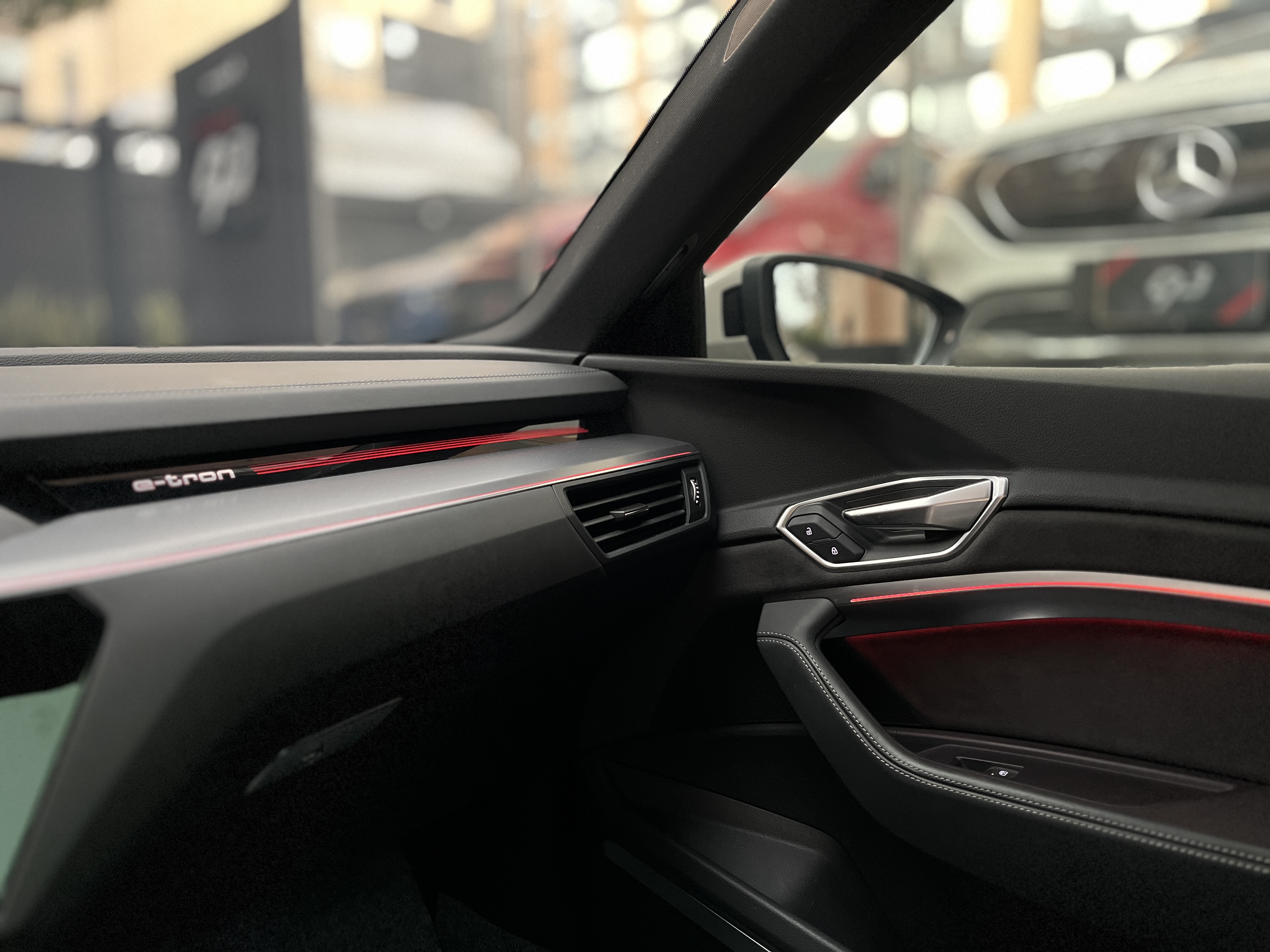 AUDI Q8 ETRON 2024