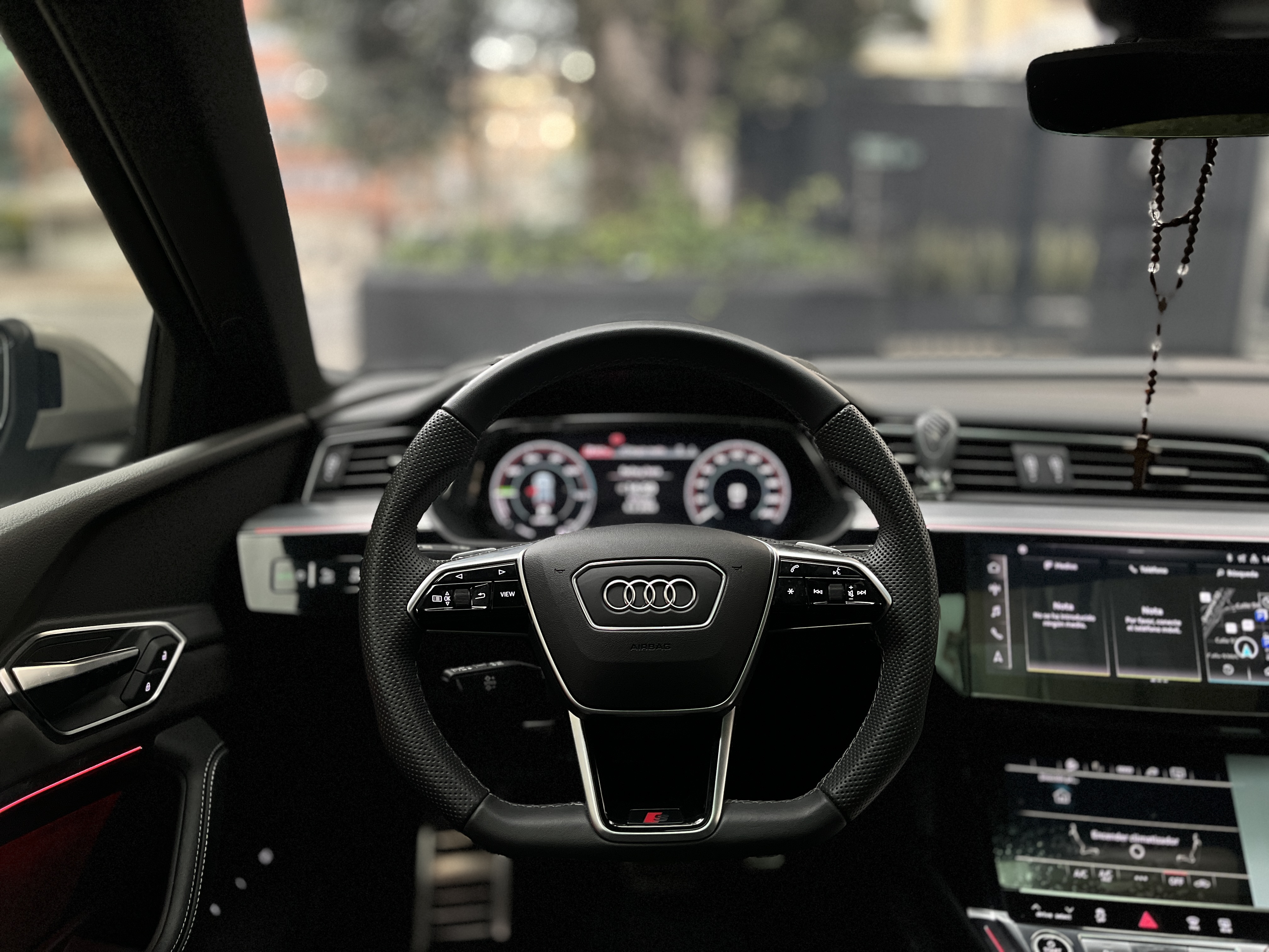 AUDI Q8 ETRON 2024