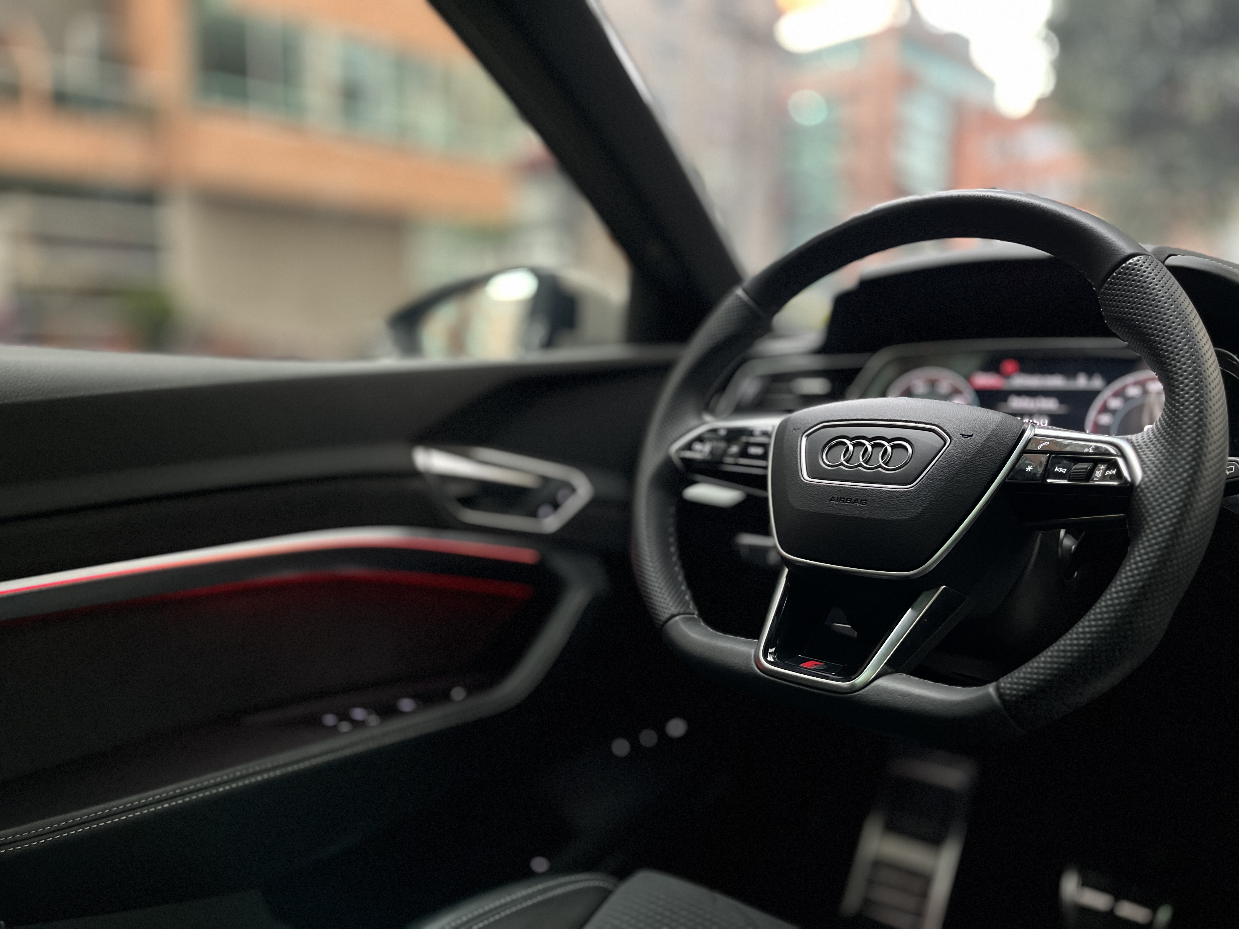 AUDI Q8 ETRON 2024