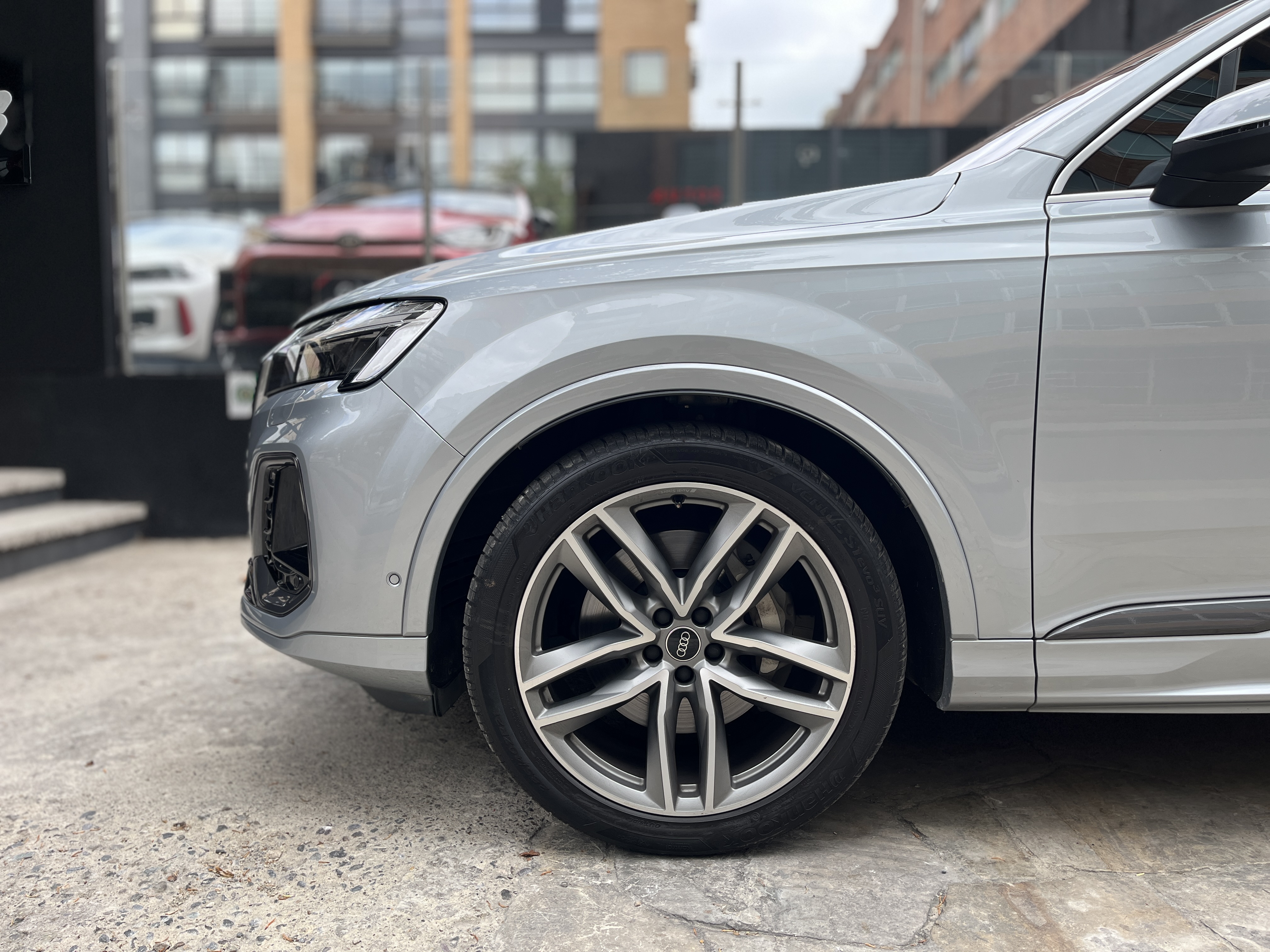AUDI Q7 2025