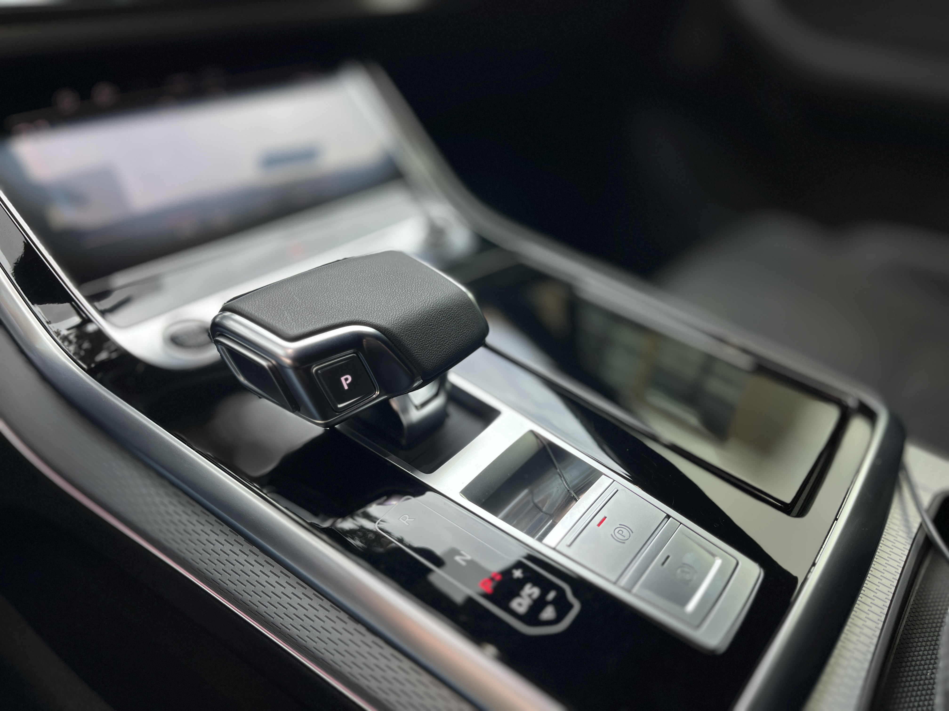 AUDI Q7 2025