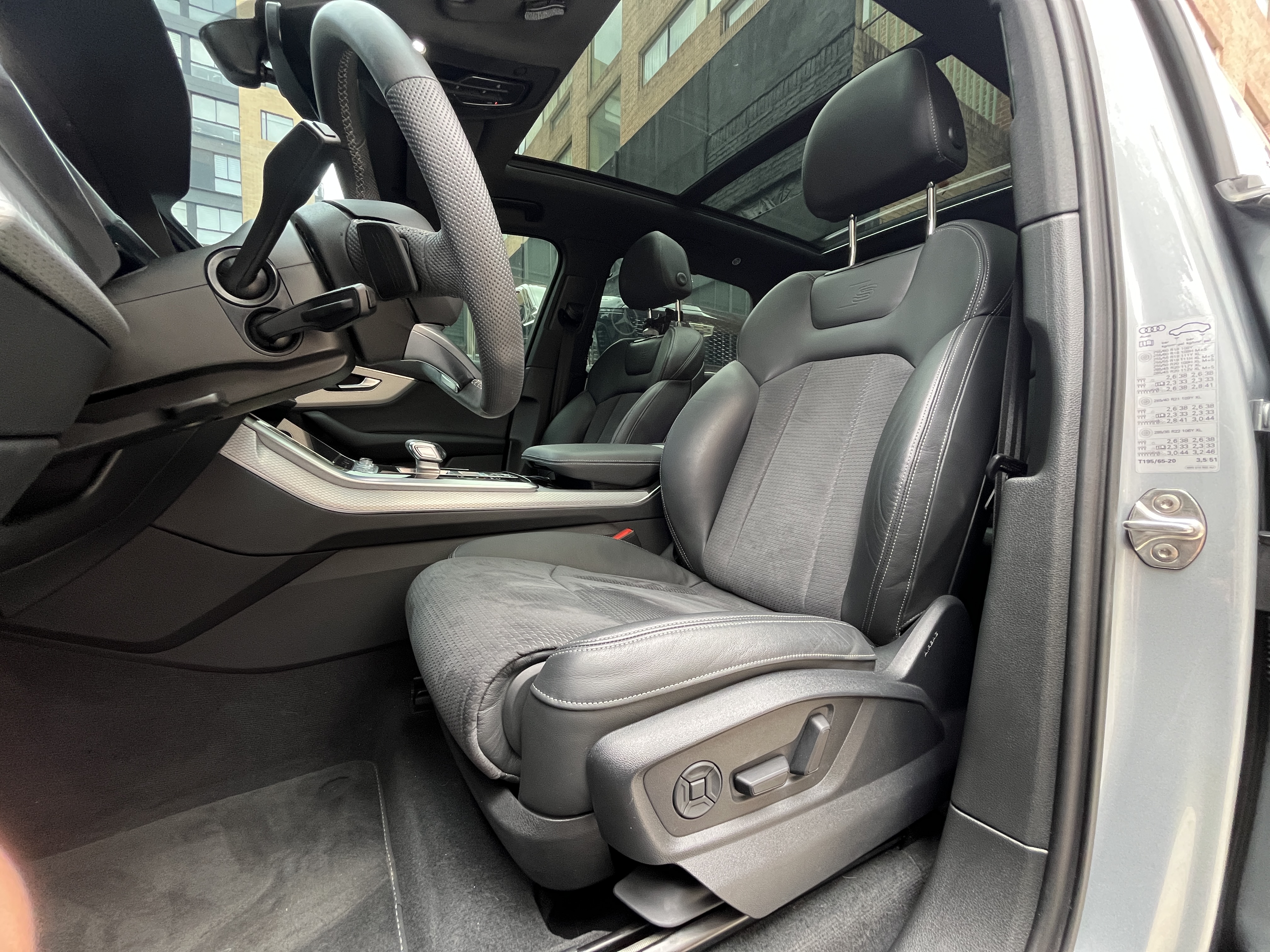 AUDI Q7 2025