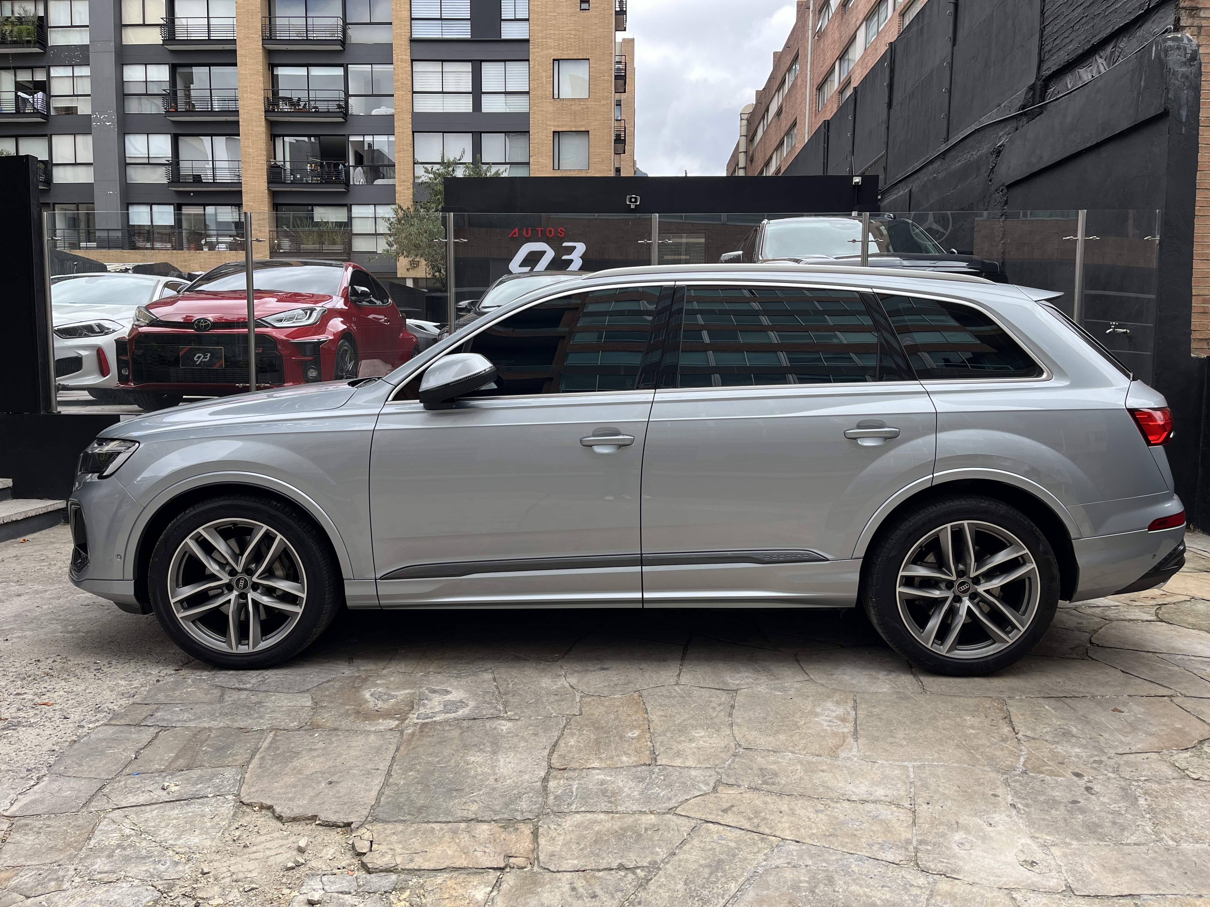 AUDI Q7 2025