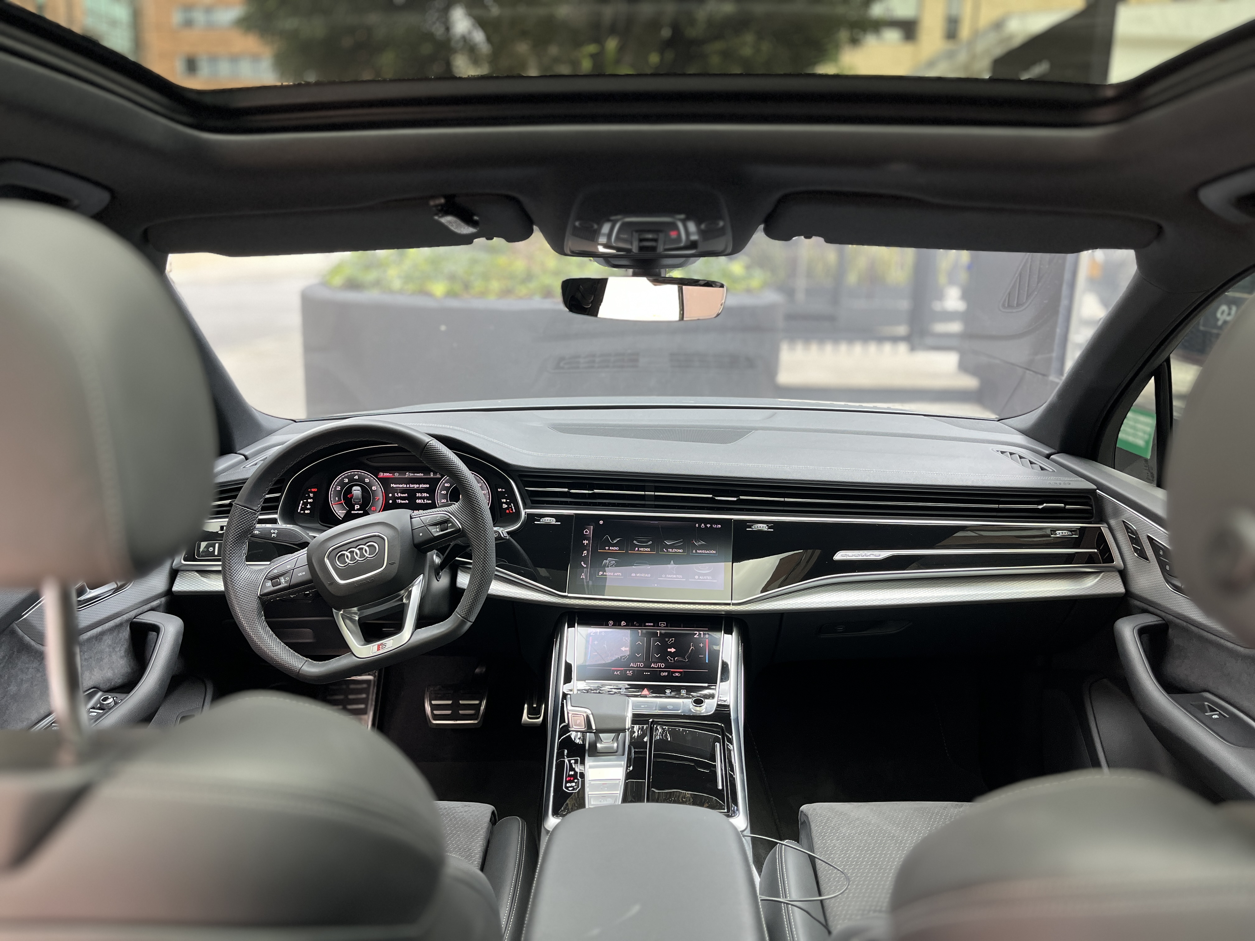 AUDI Q7 2025