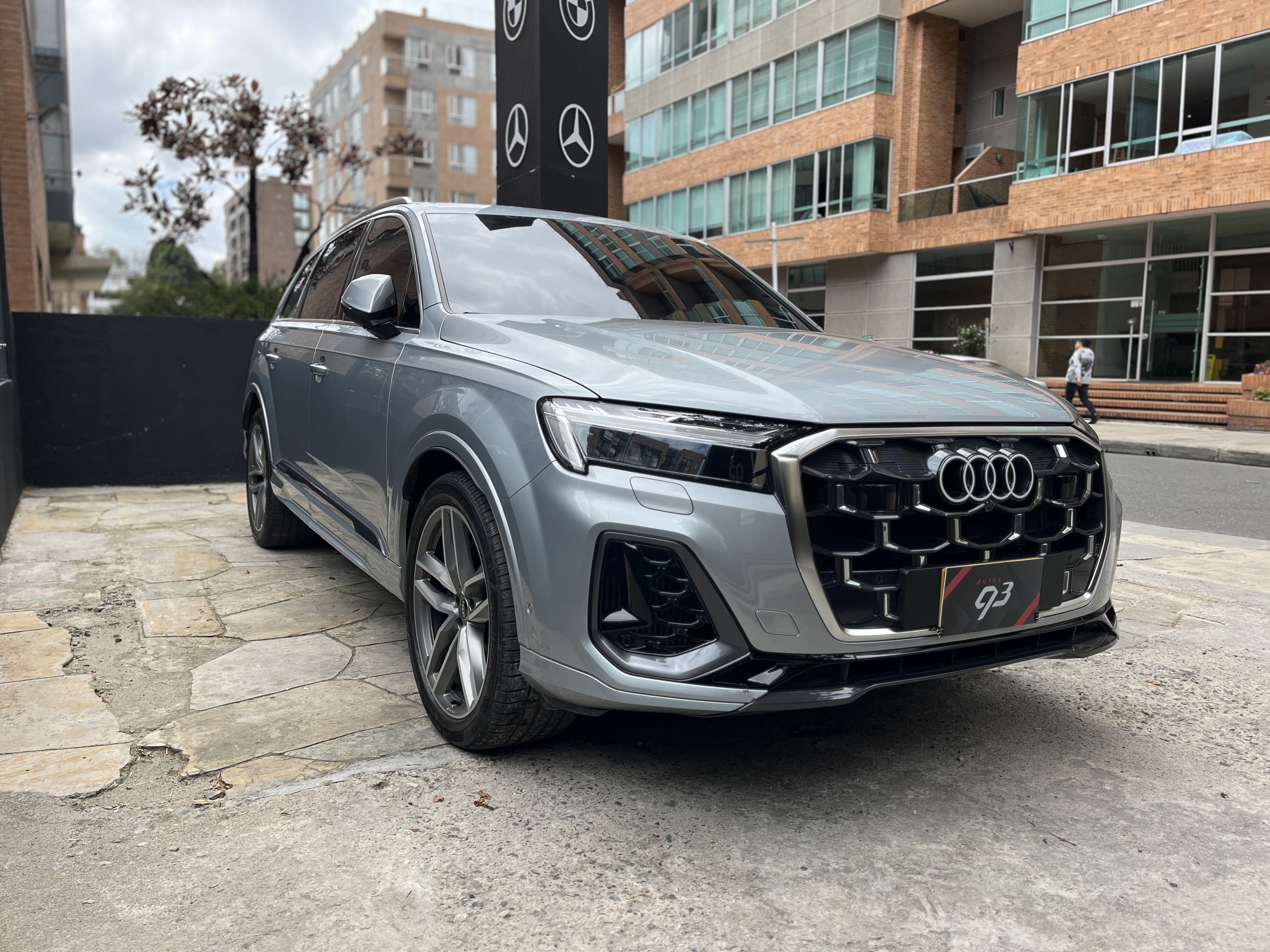 AUDI Q7 2025
