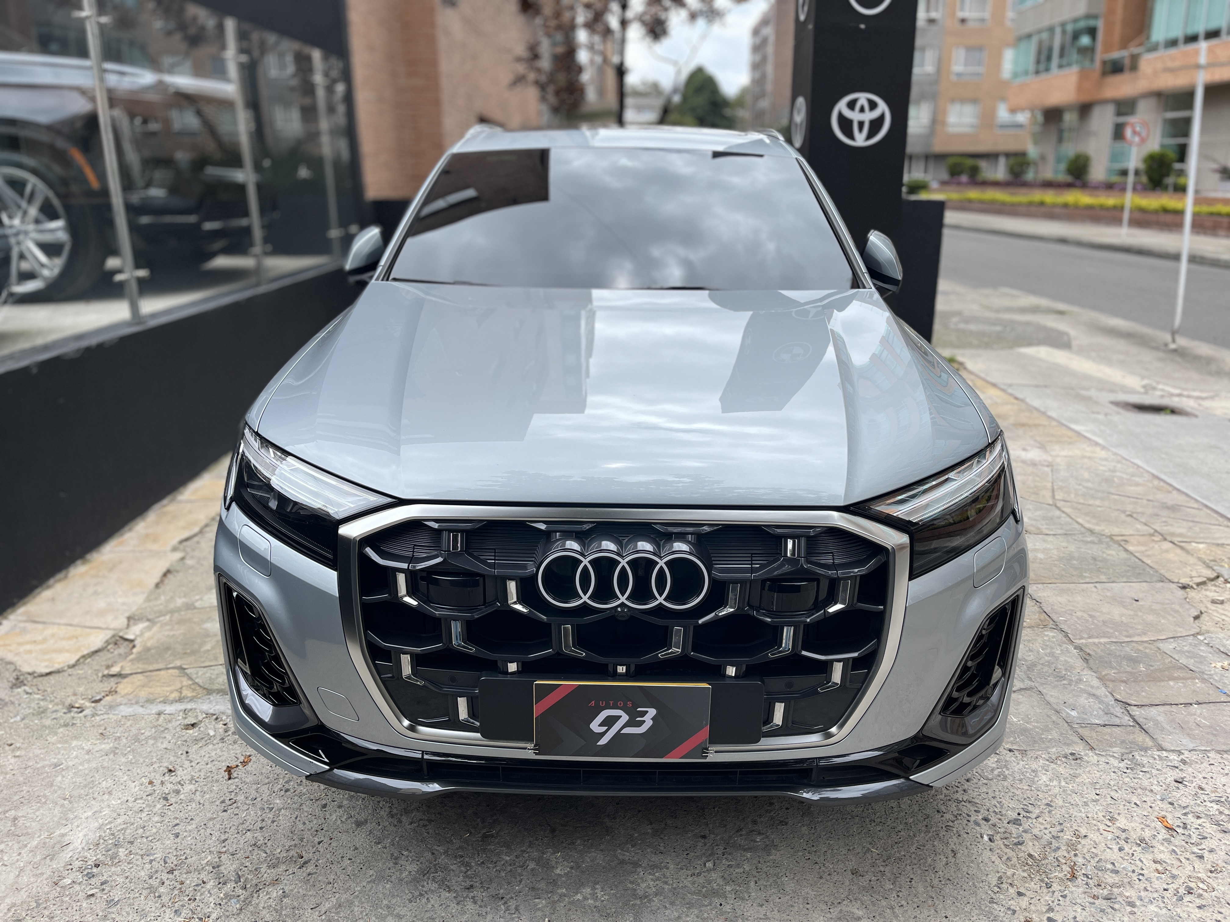 AUDI Q7 2025