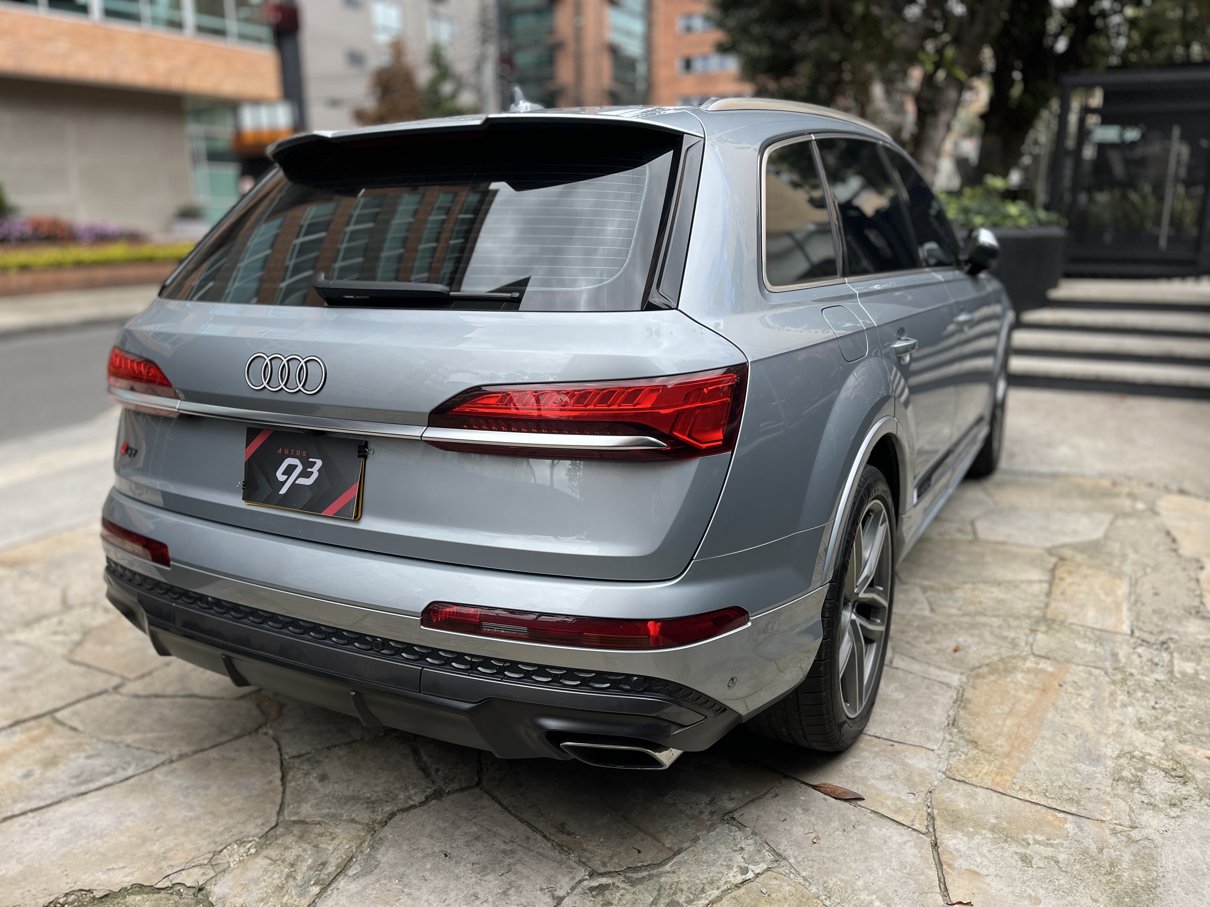 AUDI Q7 2025
