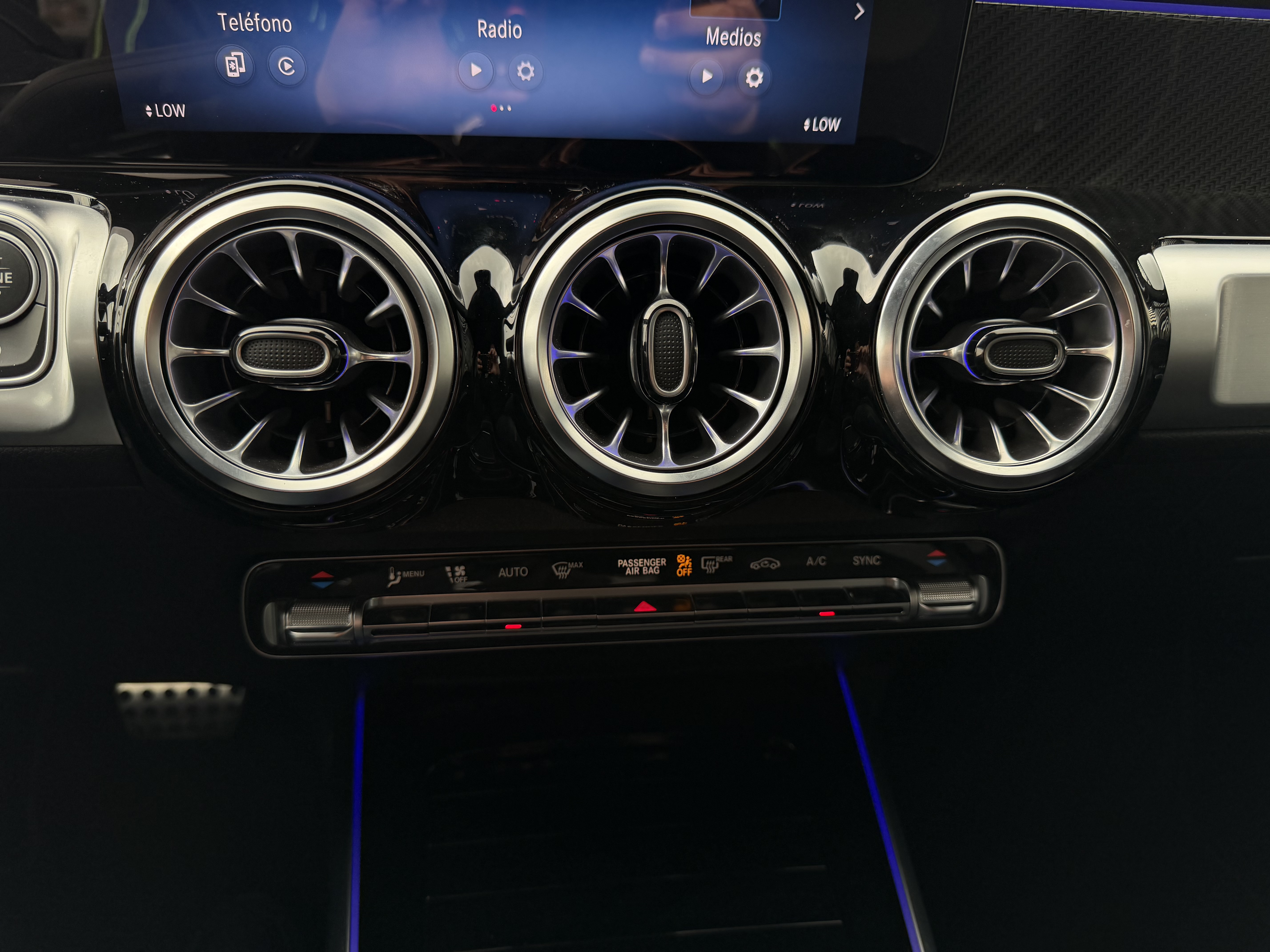 MERCEDES-BENZ GLB200 2024