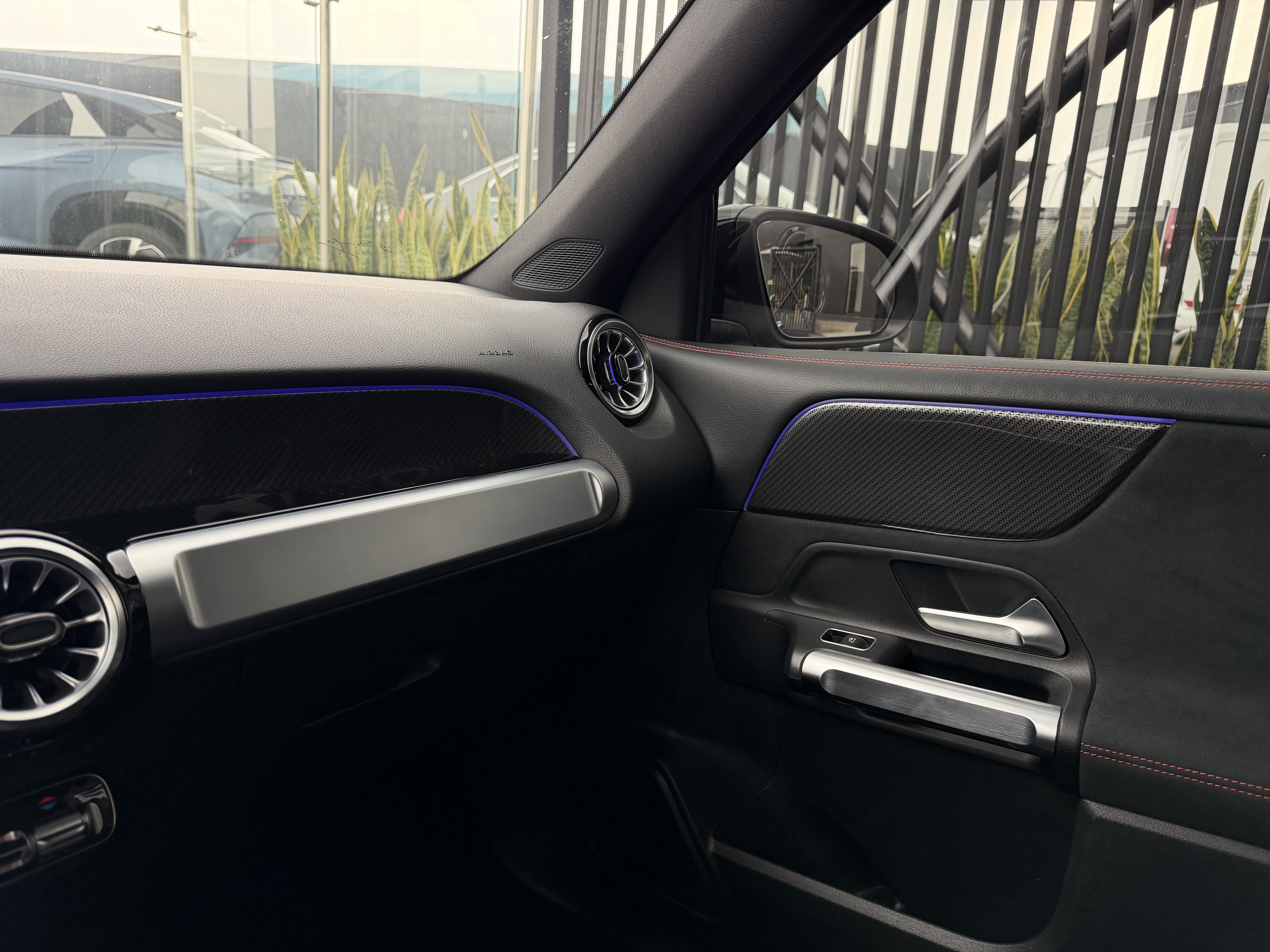 MERCEDES-BENZ GLB200 2024