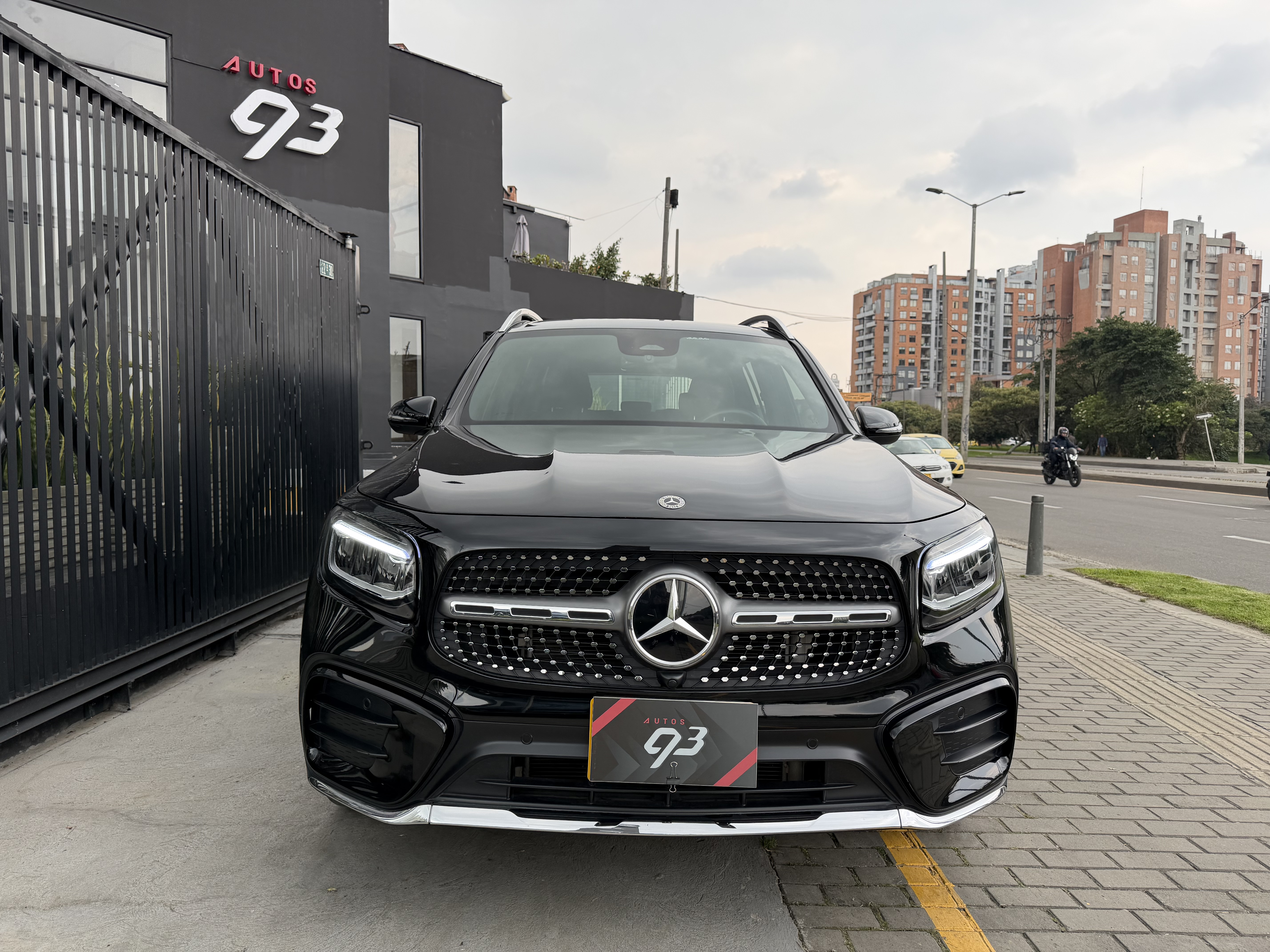 MERCEDES-BENZ GLB200 2024