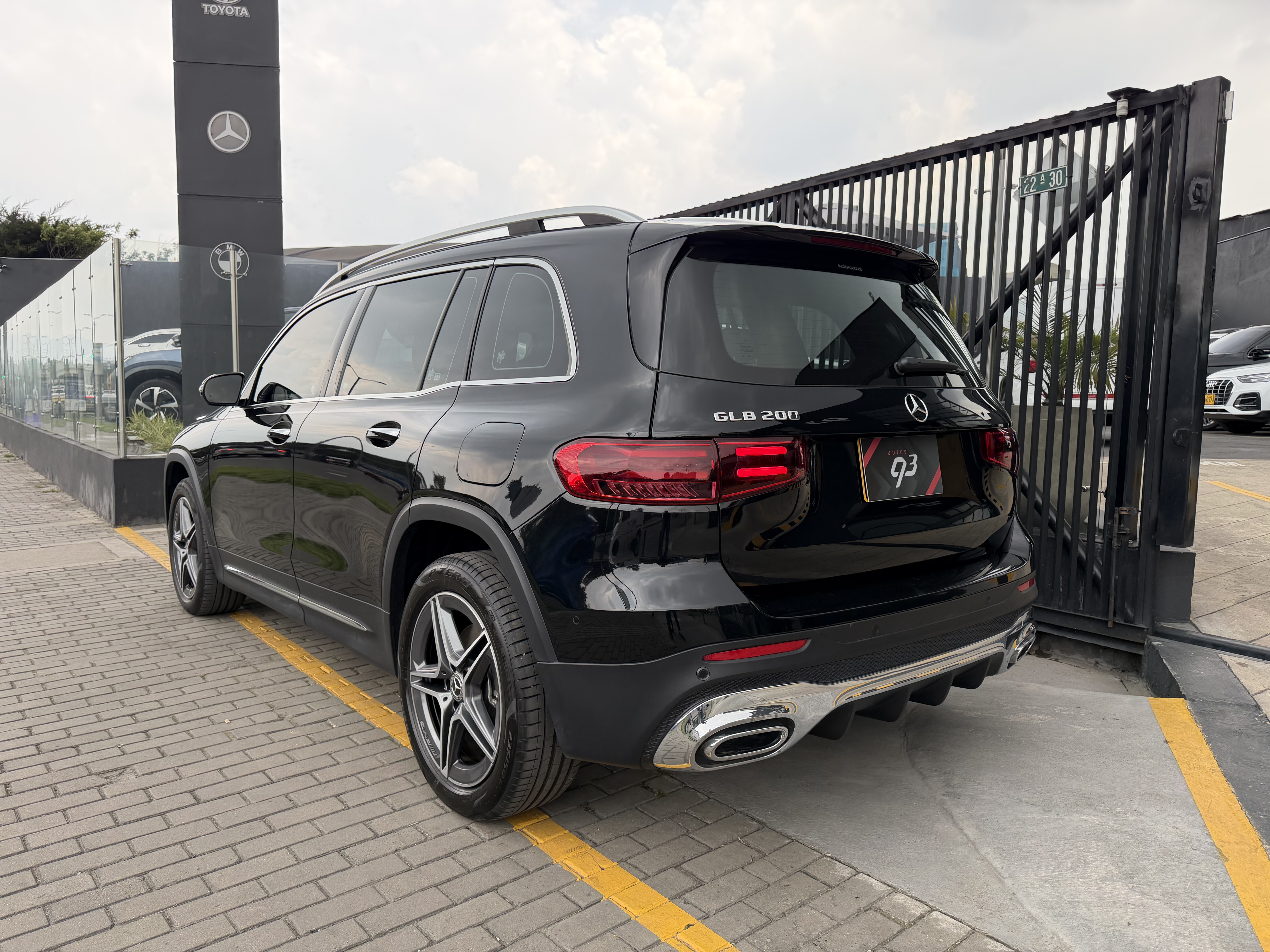 MERCEDES-BENZ GLB200 2024