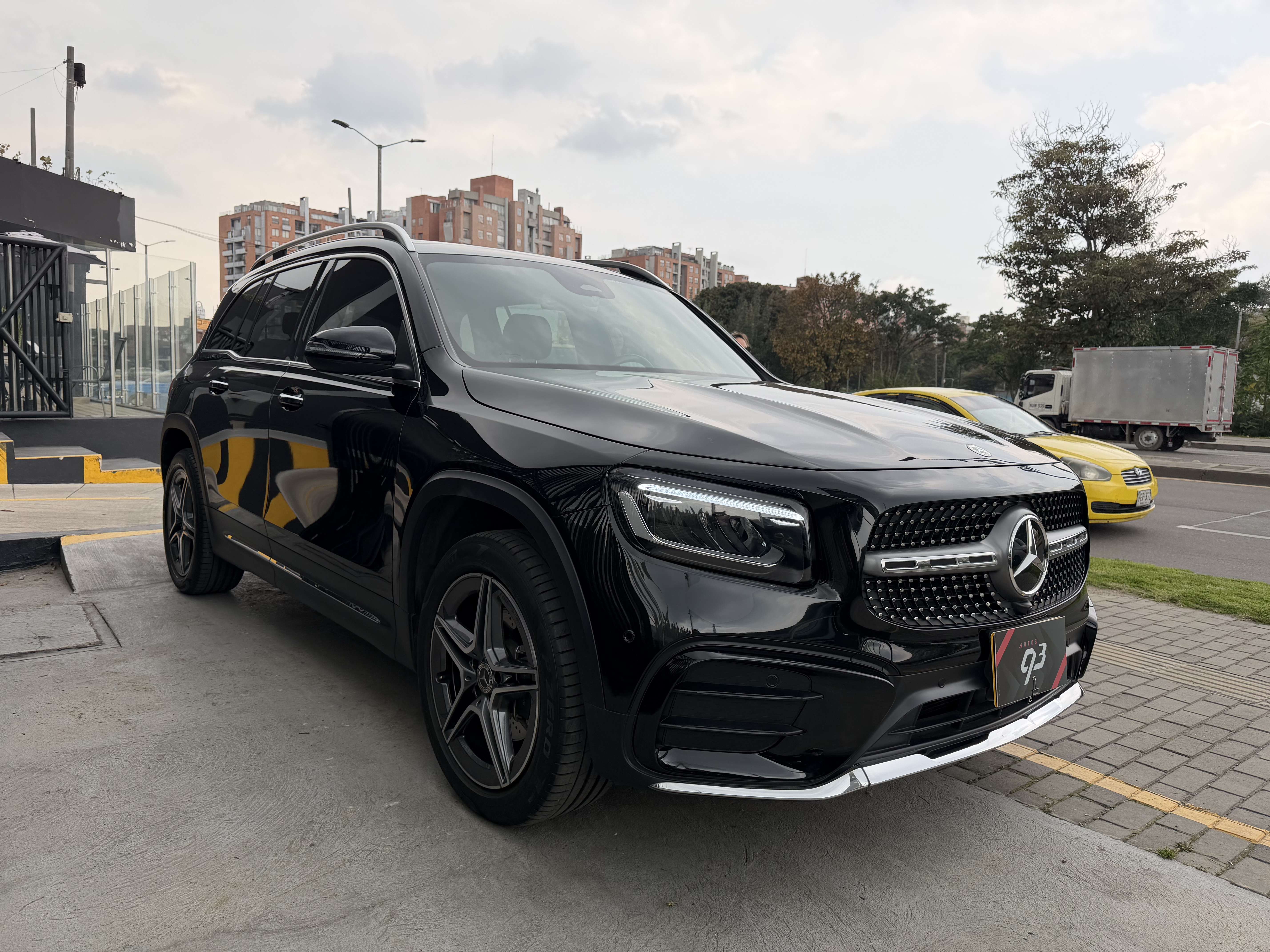MERCEDES-BENZ GLB200 2024