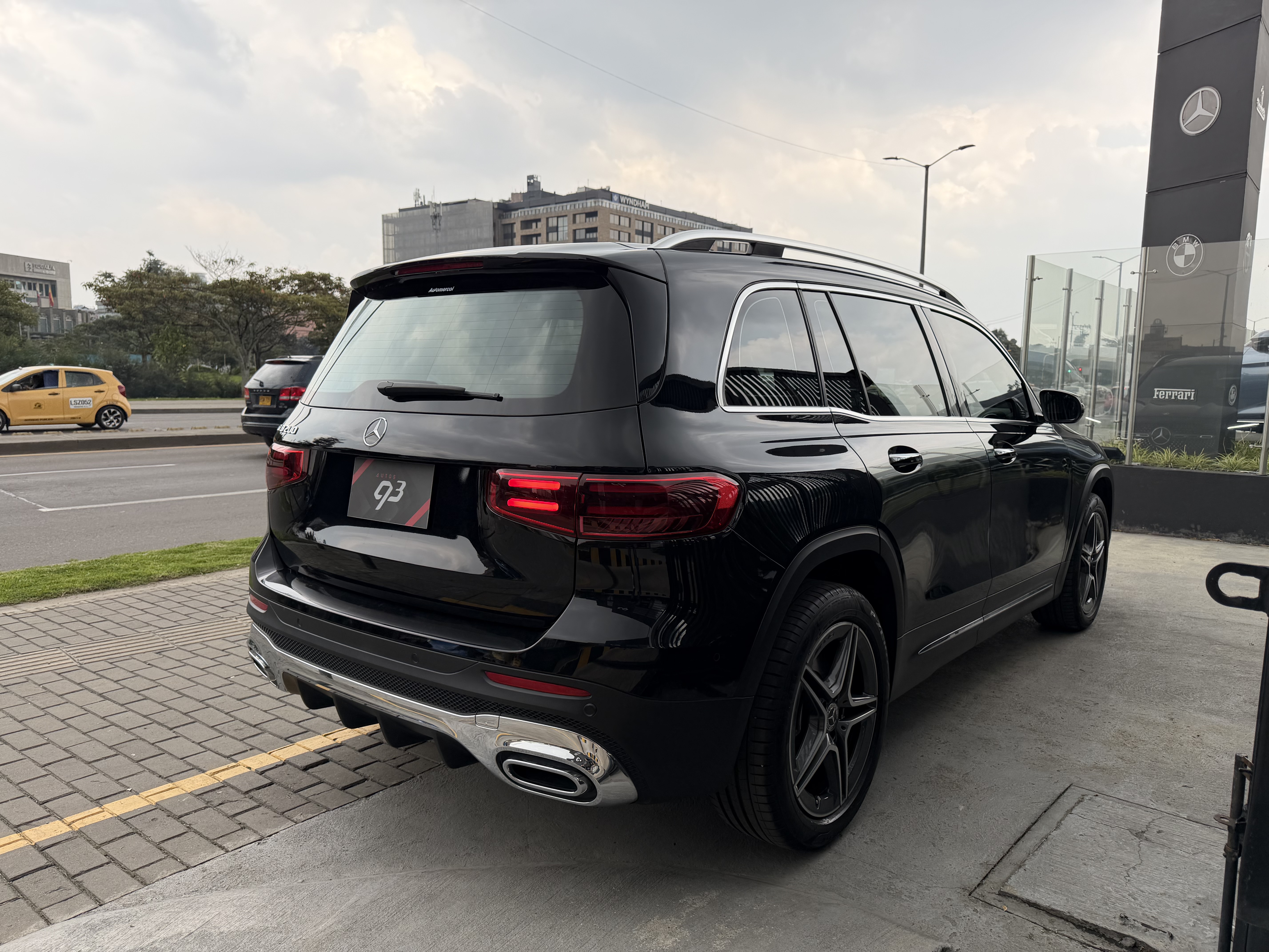 MERCEDES-BENZ GLB200 2024