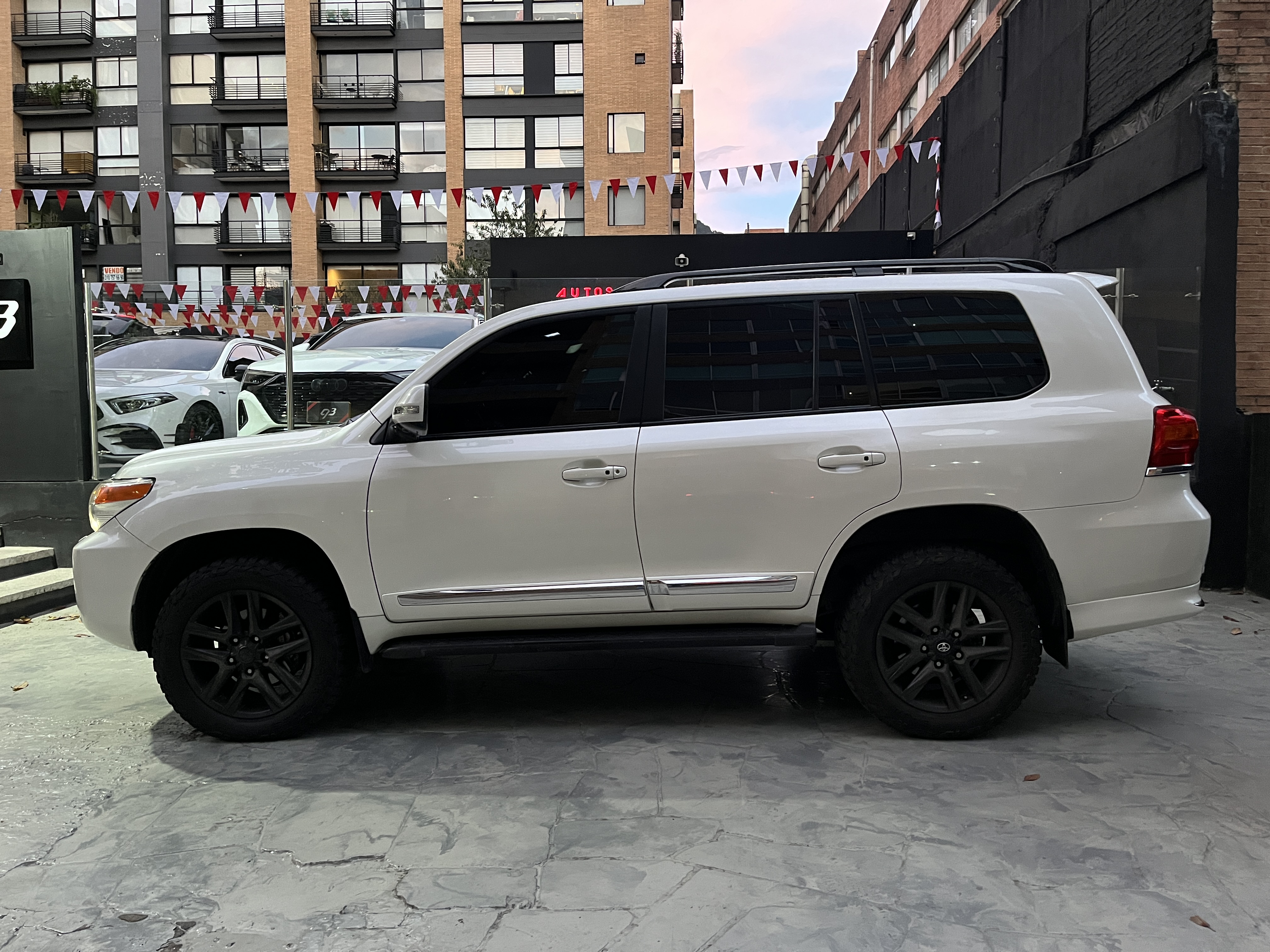 TOYOTA LAND CRUISER 200 LC200 2013