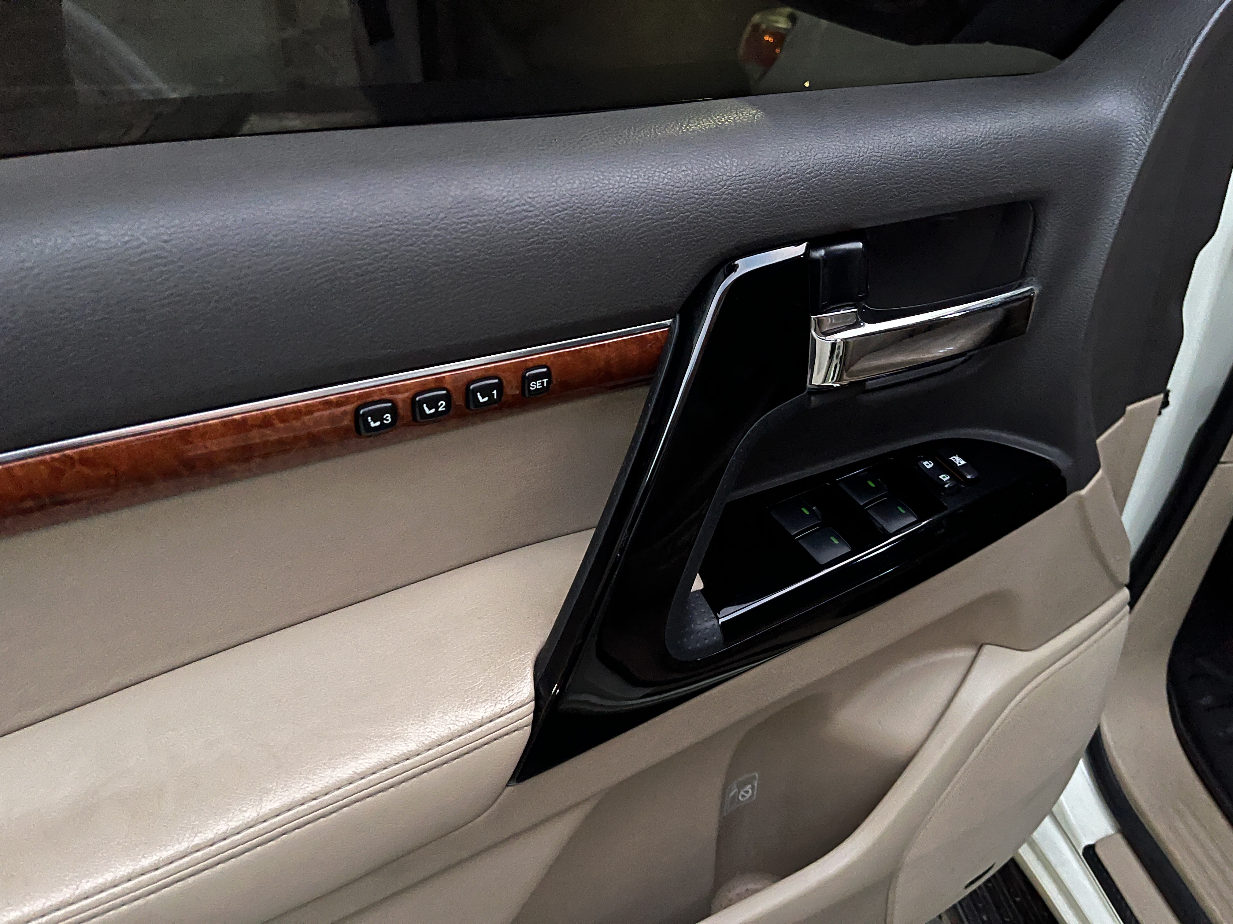 TOYOTA LAND CRUISER 200 LC200 2013