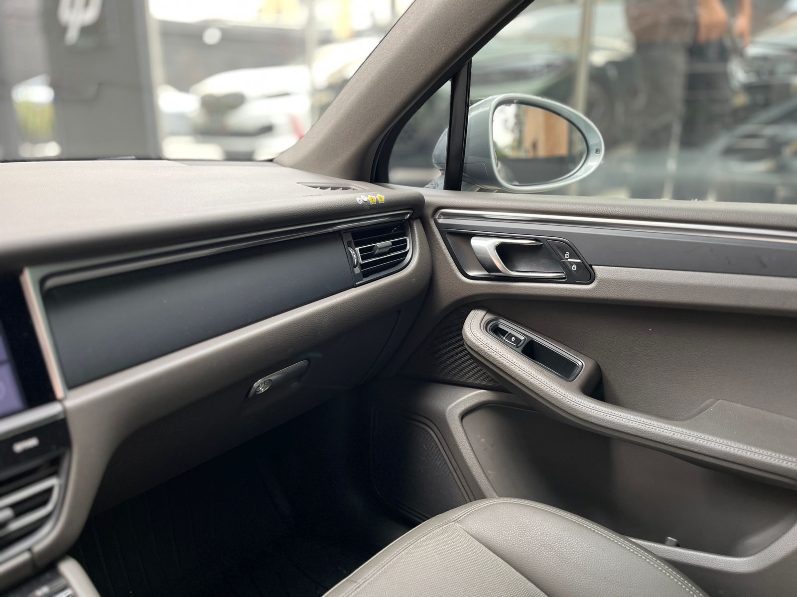 PORSCHE MACAN 2023