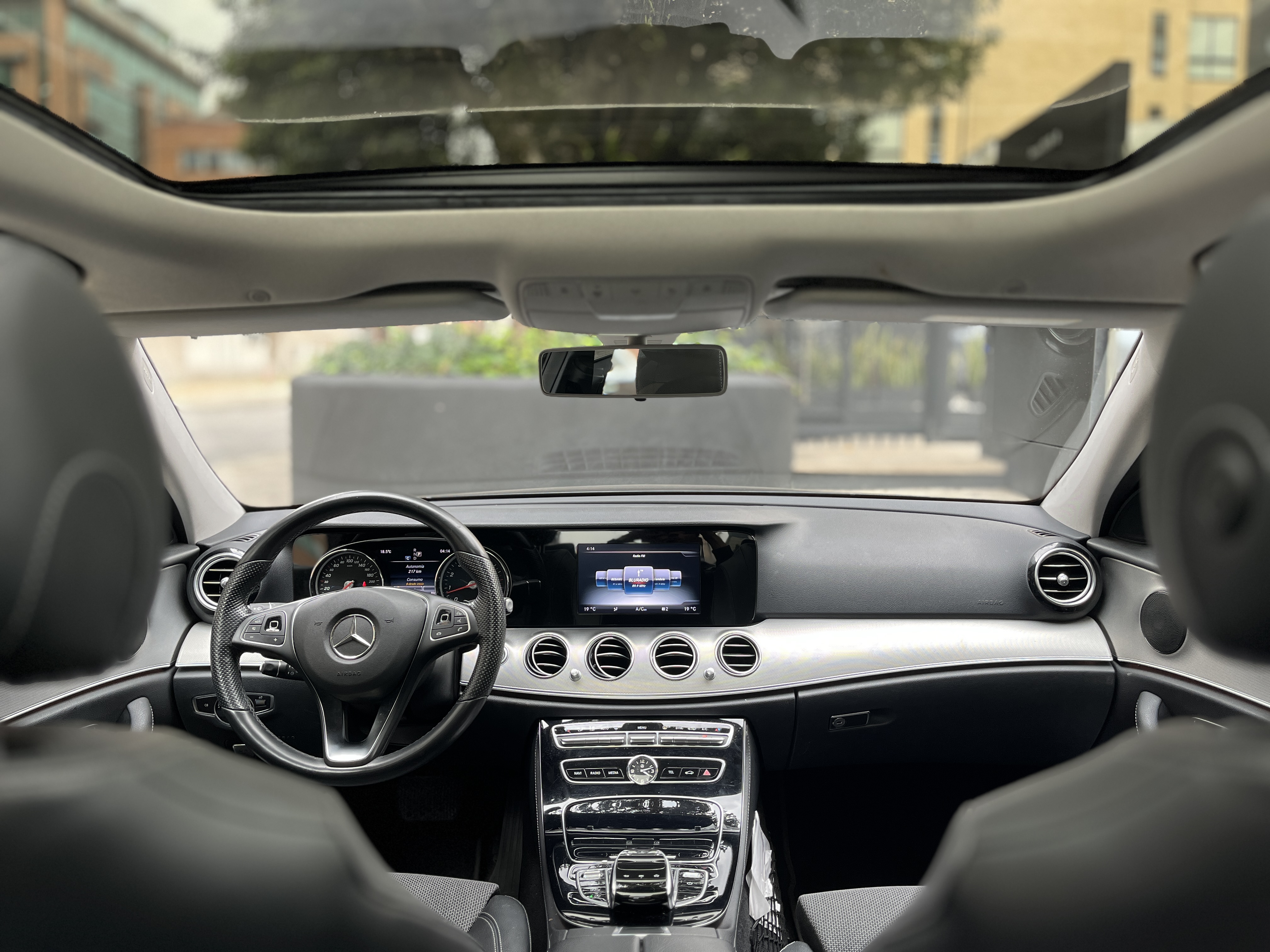 MERCEDES-BENZ E200 2017