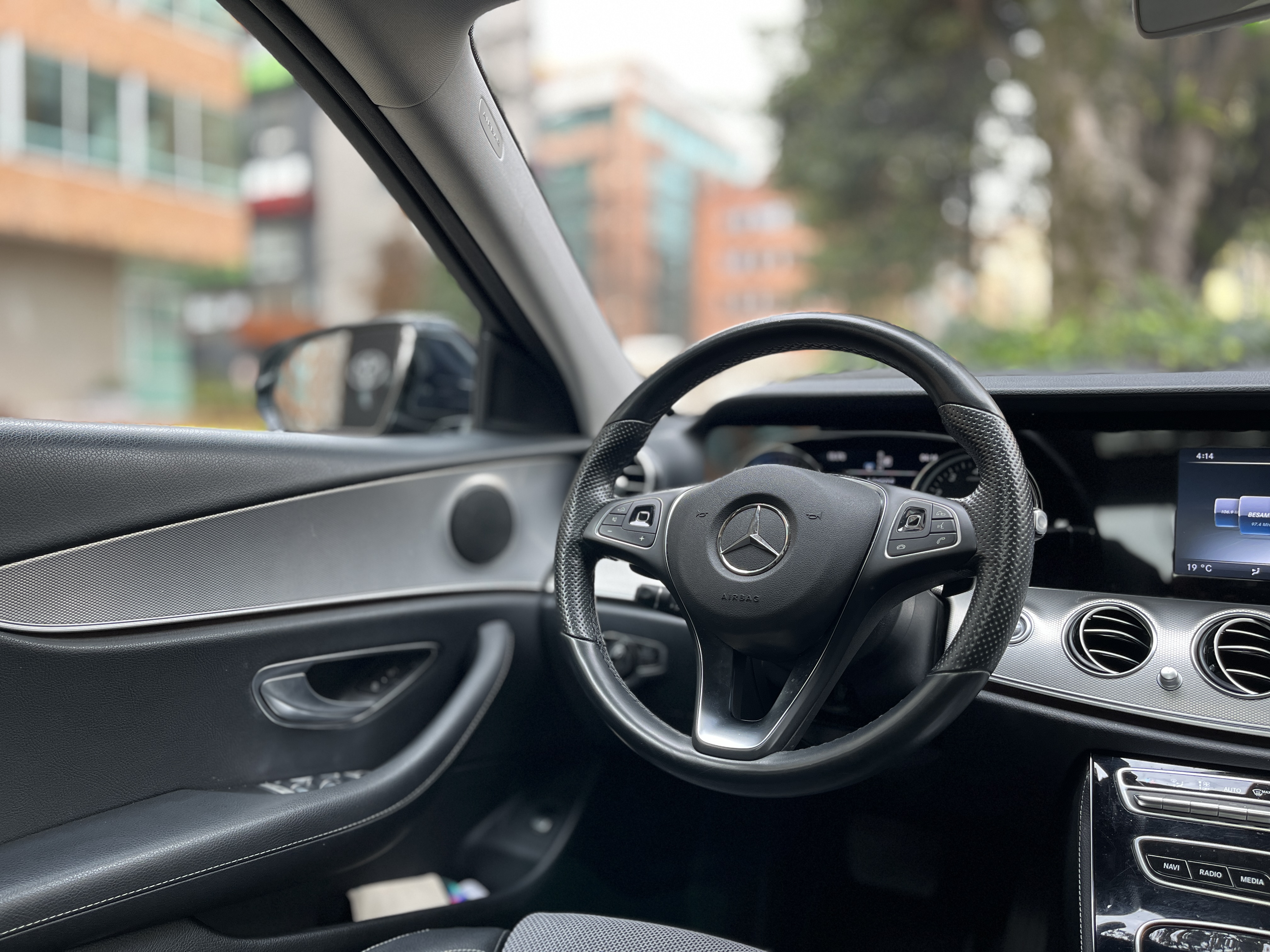 MERCEDES-BENZ E200 2017