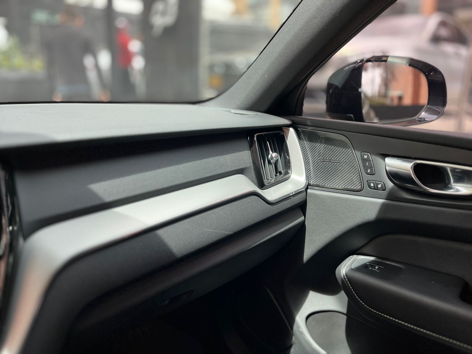 VOLVO XC60 2023