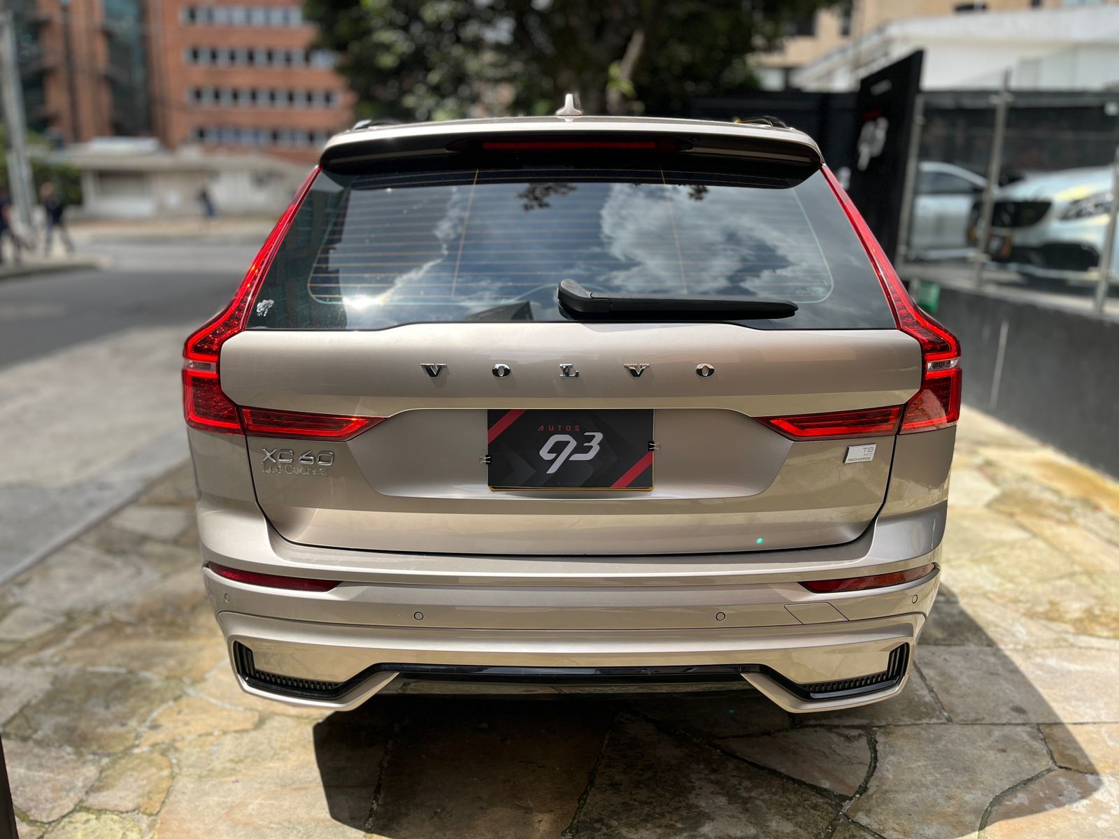 VOLVO XC60 2023