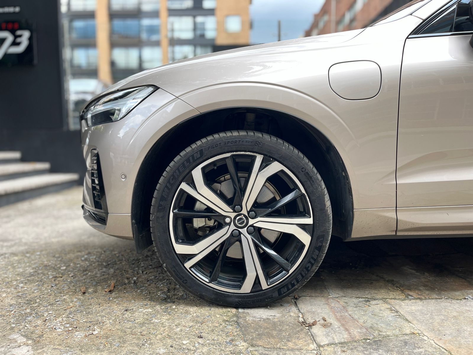 VOLVO XC60 2023