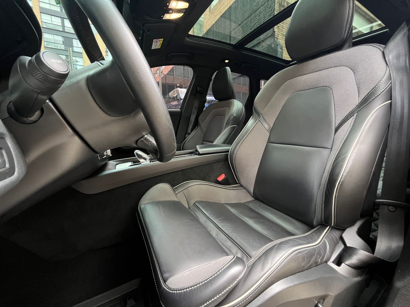 VOLVO XC60 2023