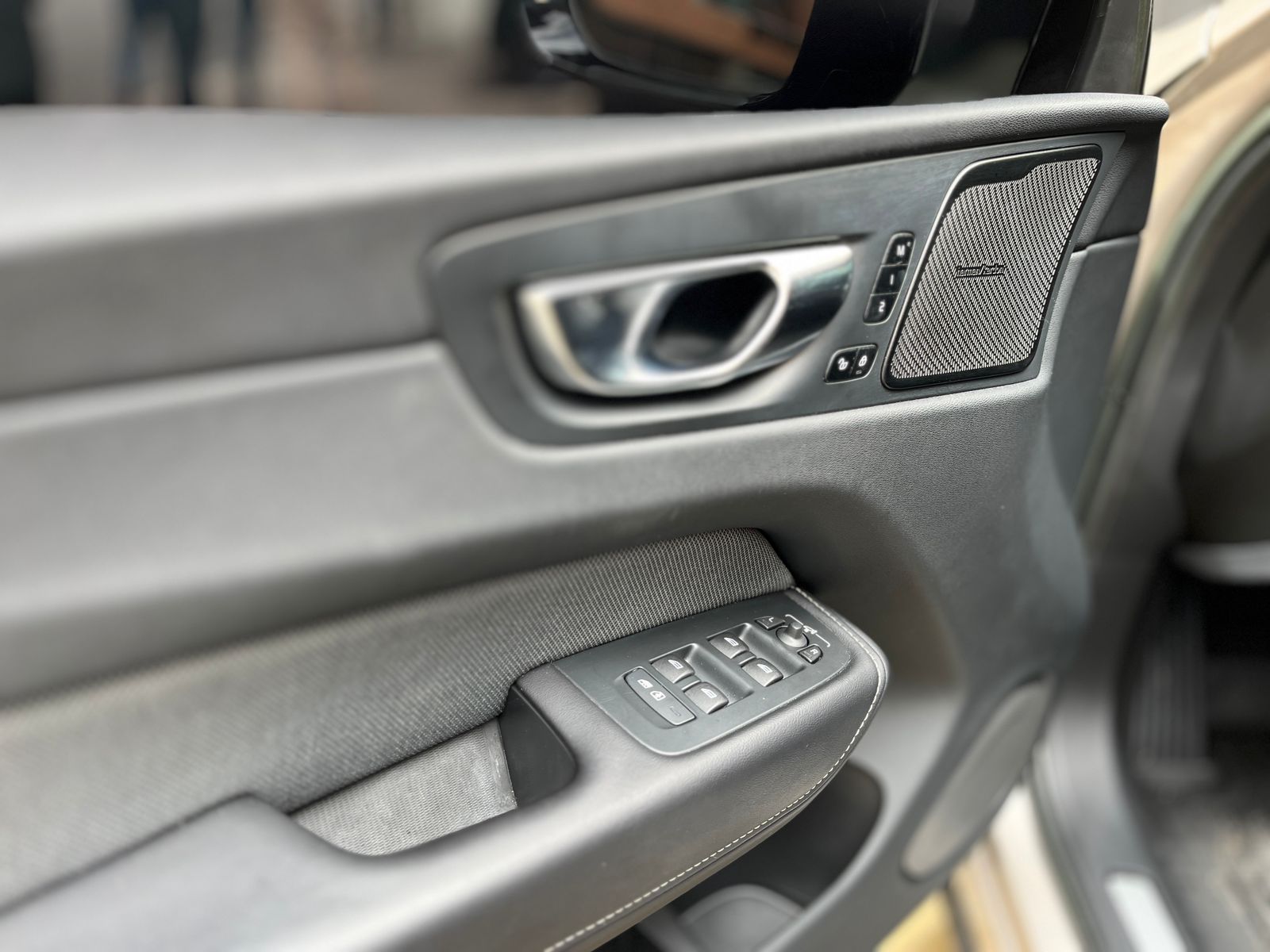 VOLVO XC60 2023