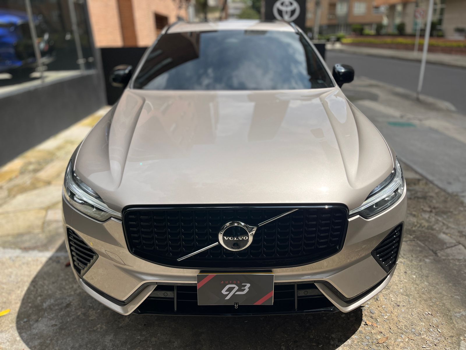 VOLVO XC60 2023
