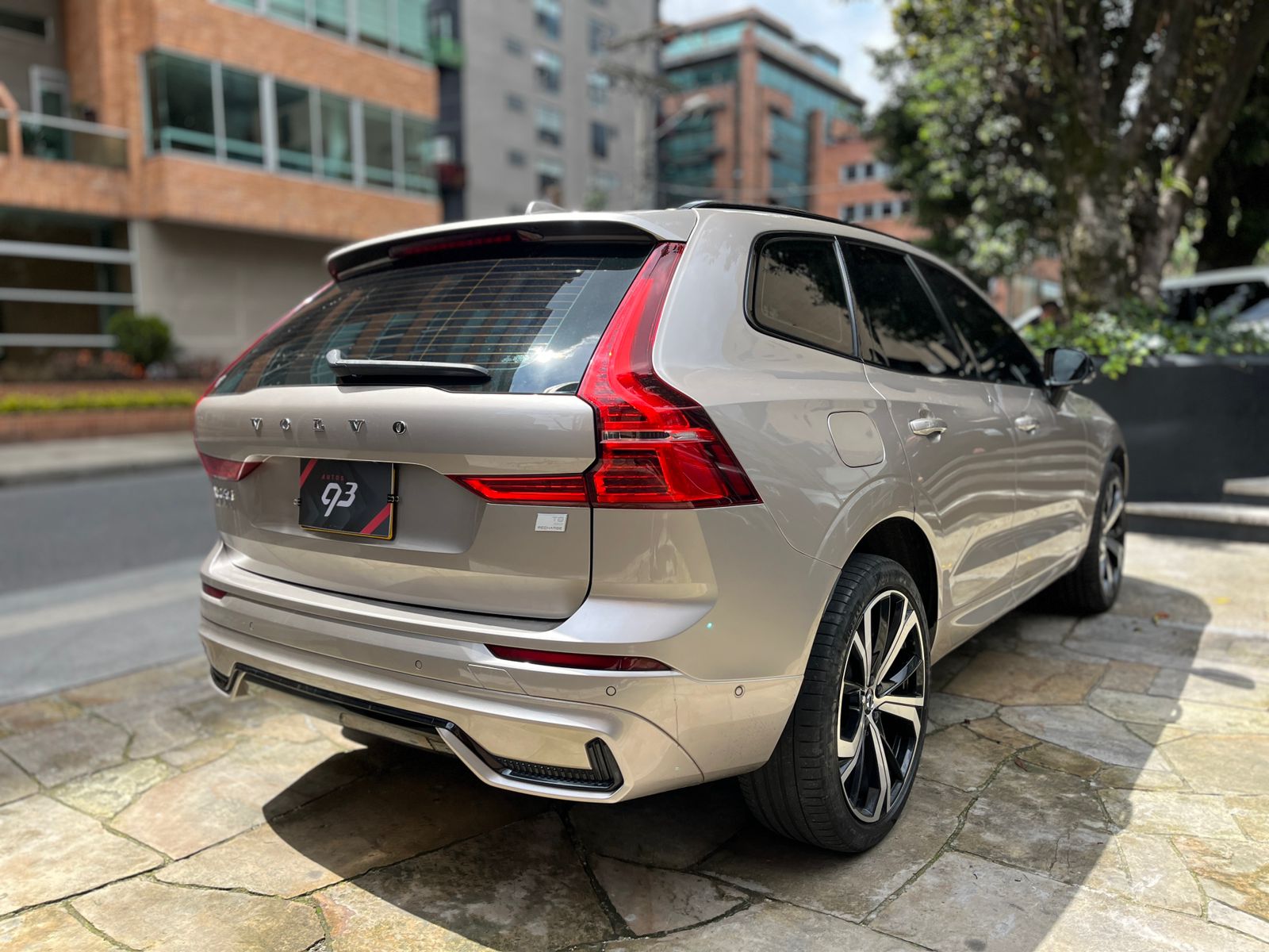 VOLVO XC60 2023