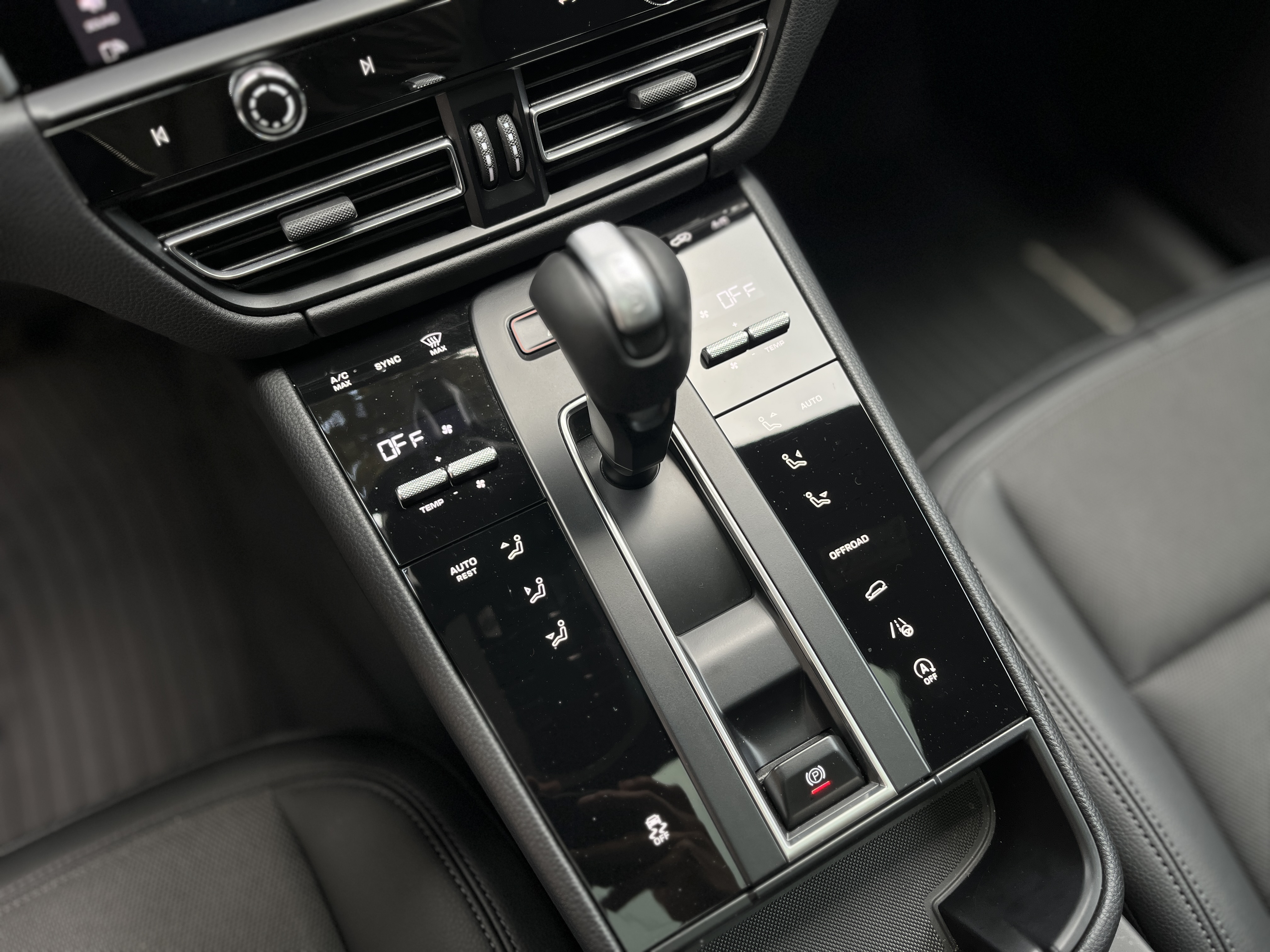 PORSCHE MACAN 2024