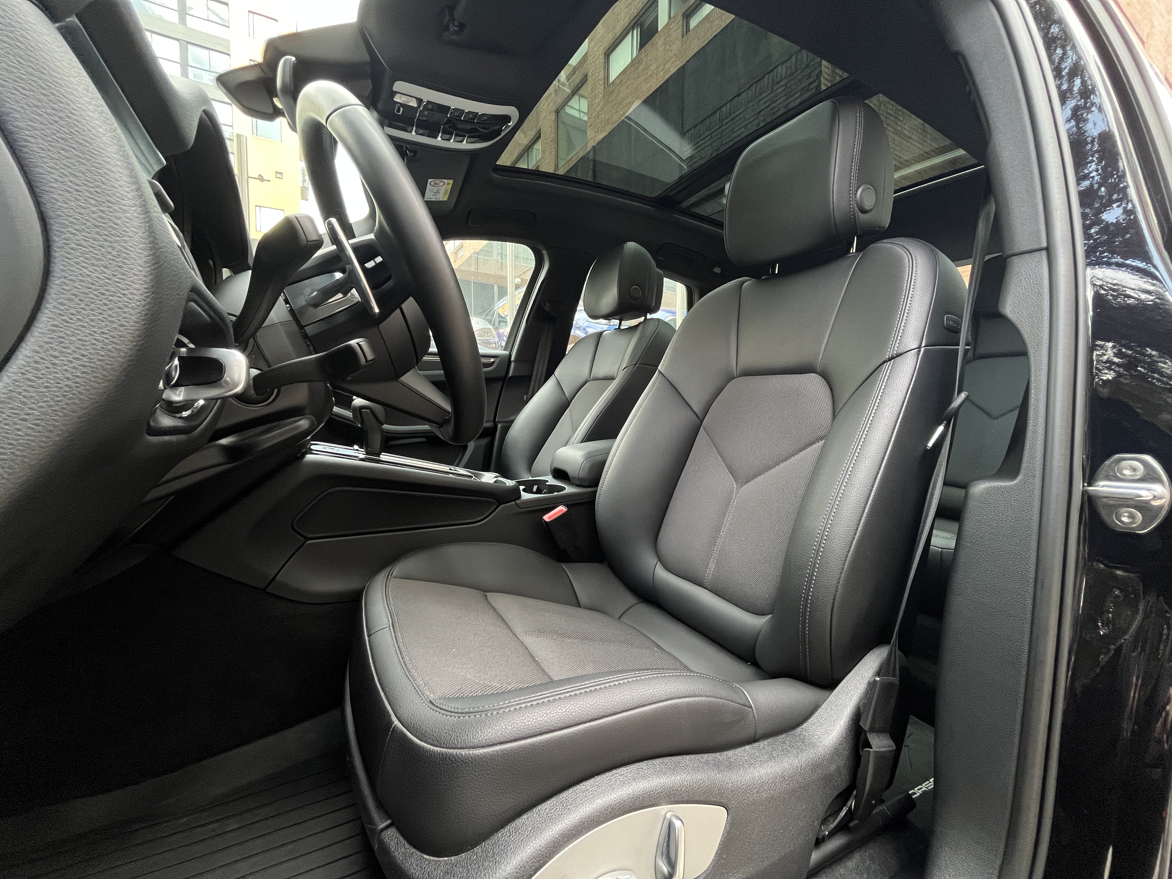 PORSCHE MACAN 2024