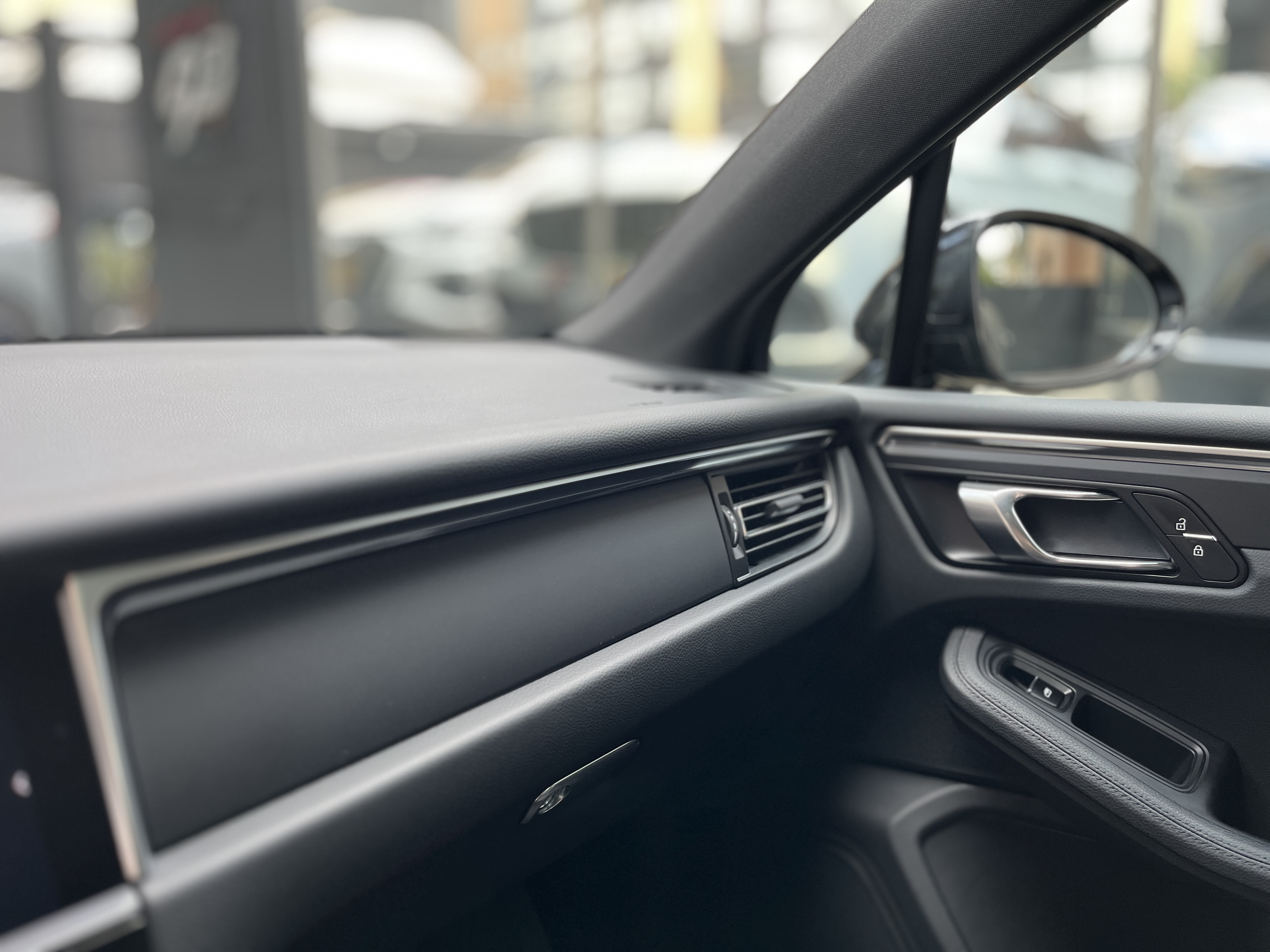 PORSCHE MACAN 2024
