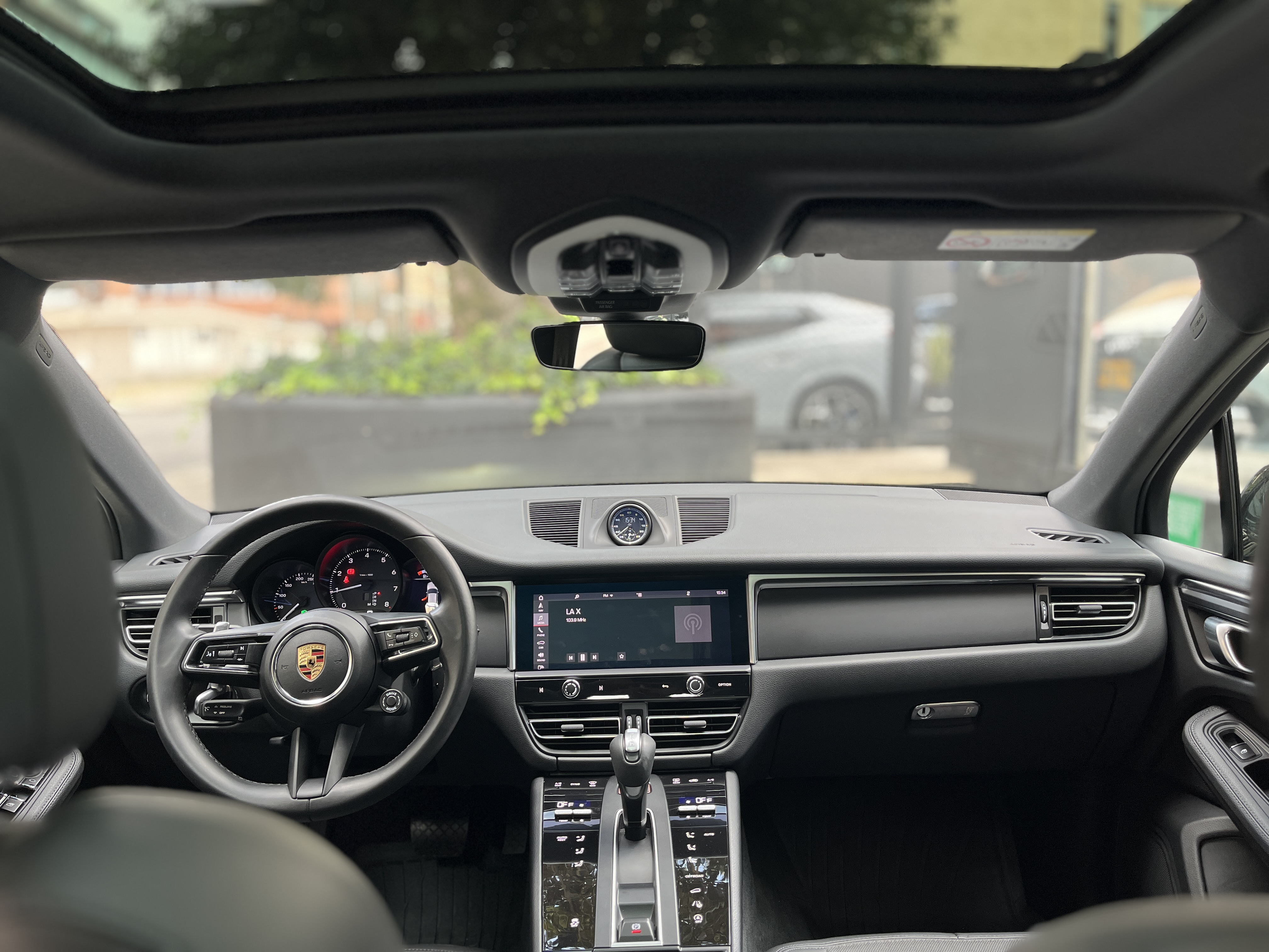PORSCHE MACAN 2024