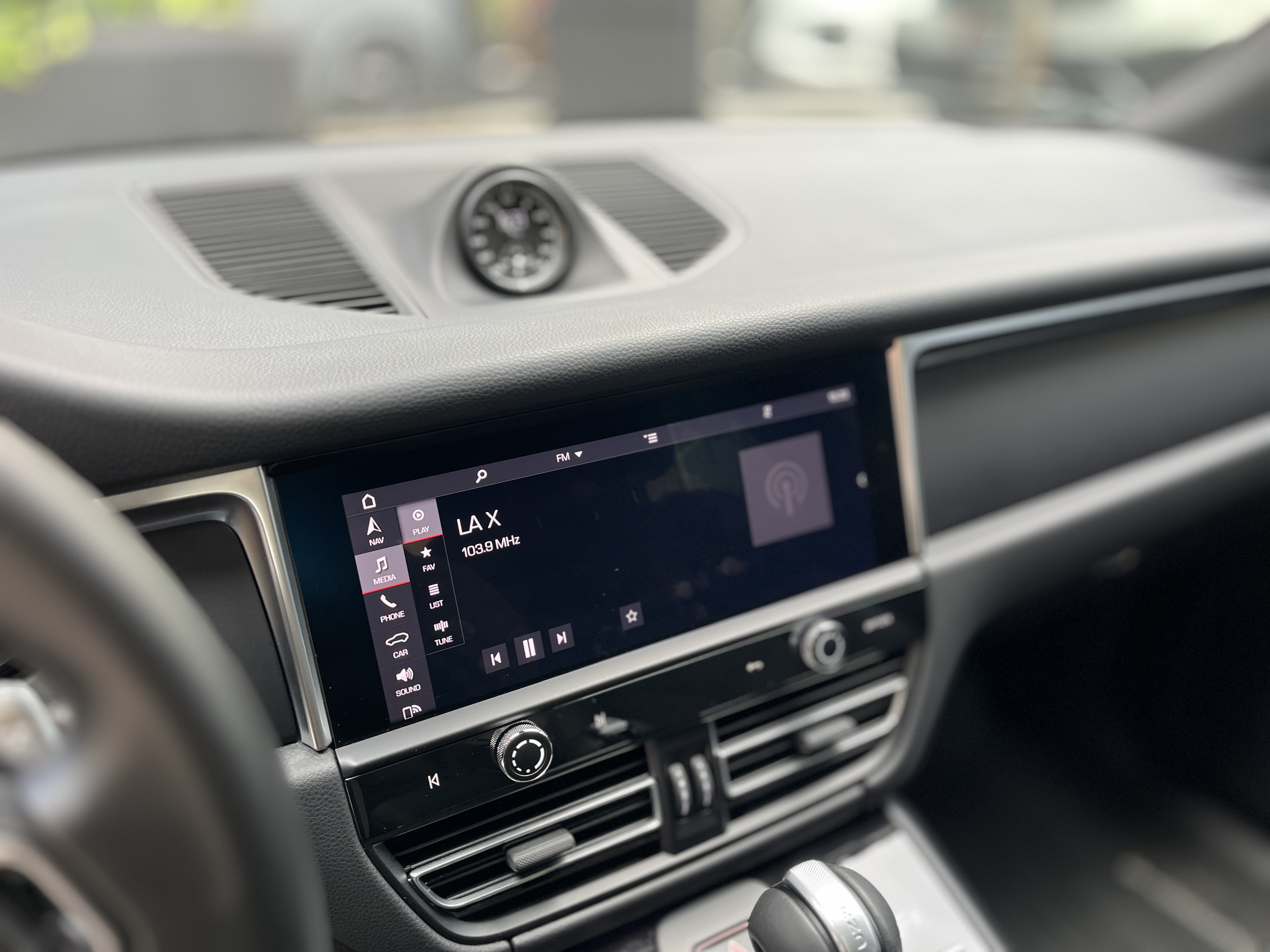 PORSCHE MACAN 2024