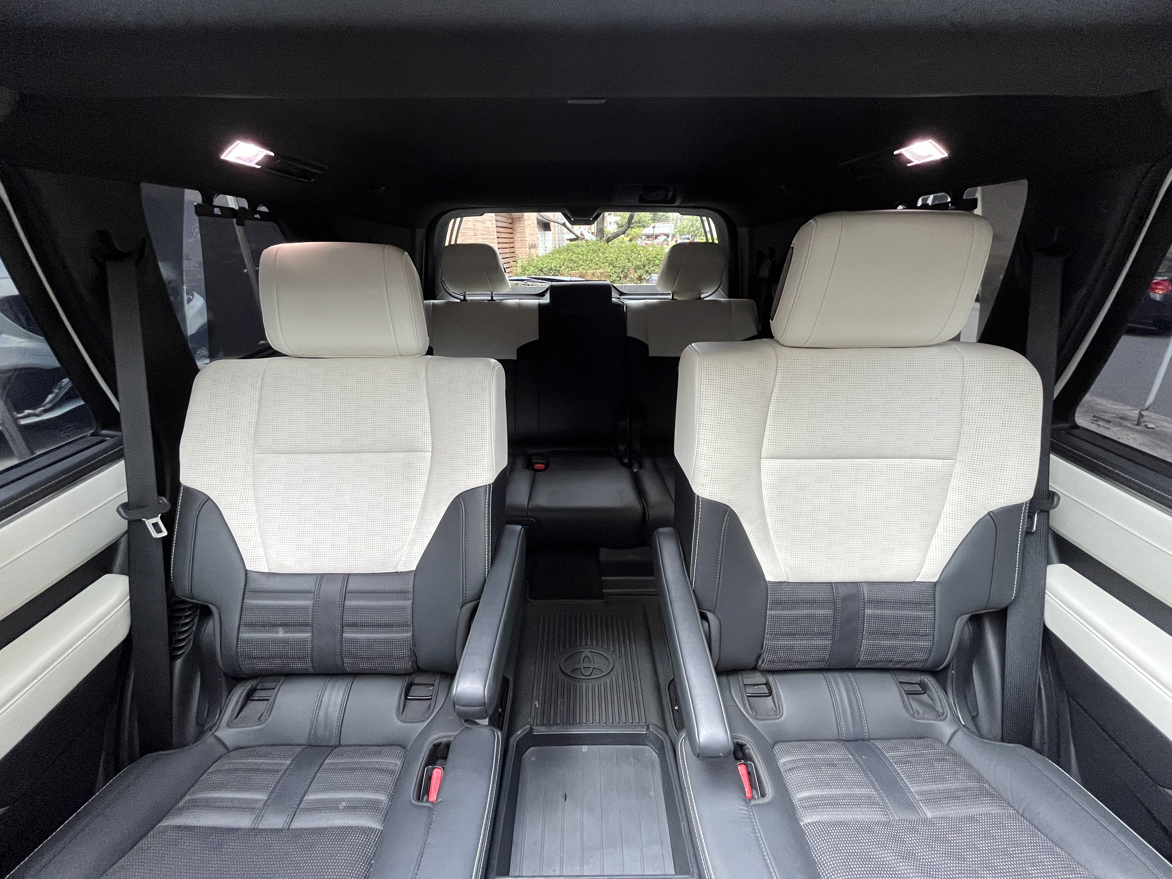 TOYOTA SEQUOIA 2024