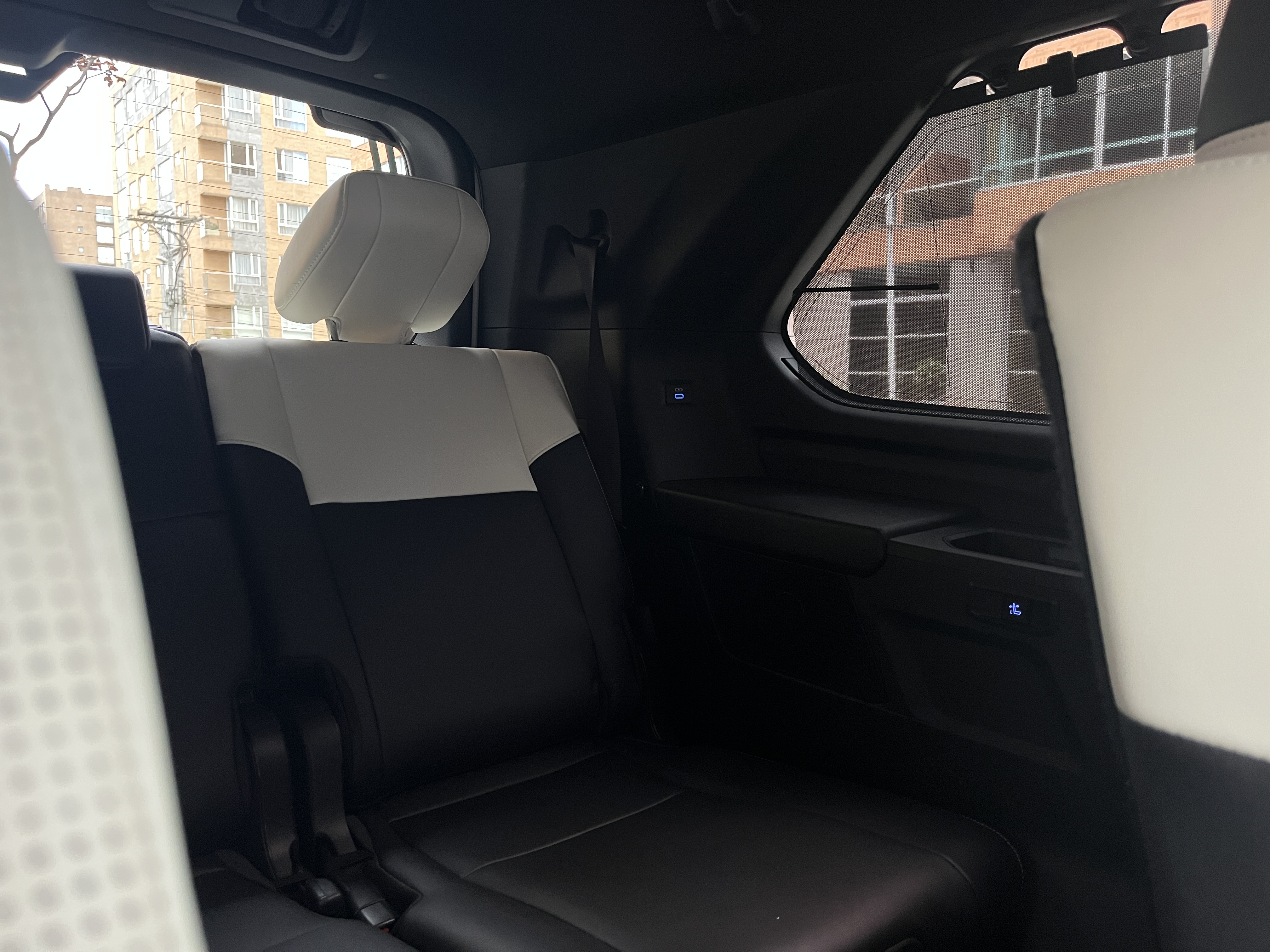 TOYOTA SEQUOIA 2024