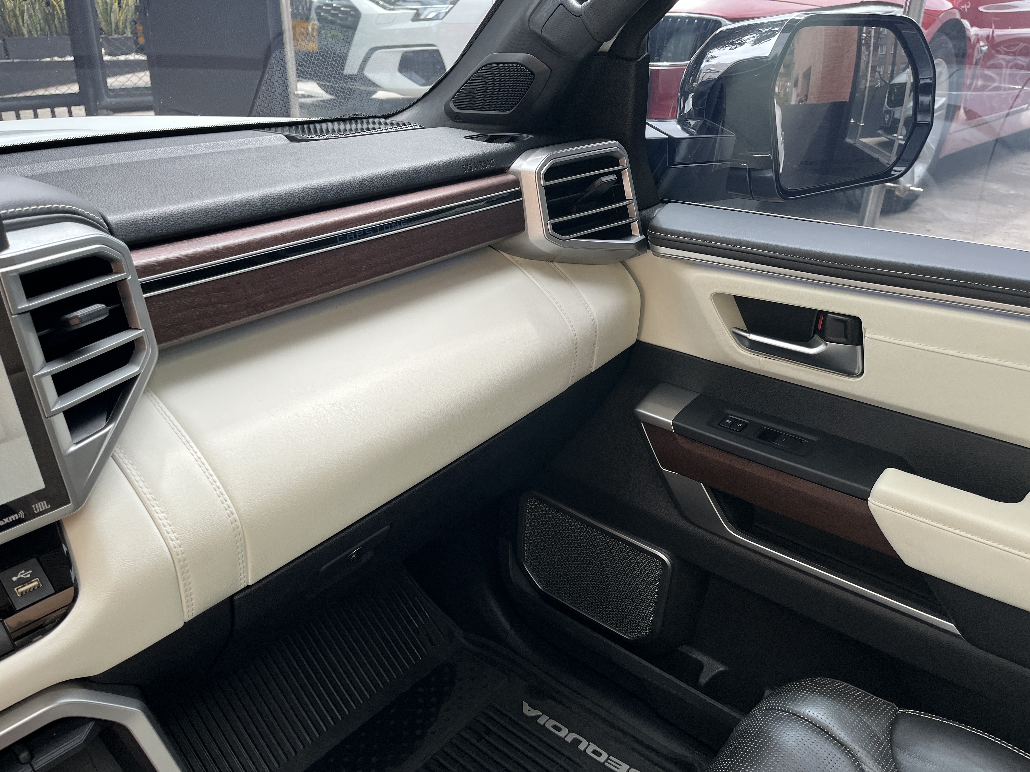 TOYOTA SEQUOIA 2024