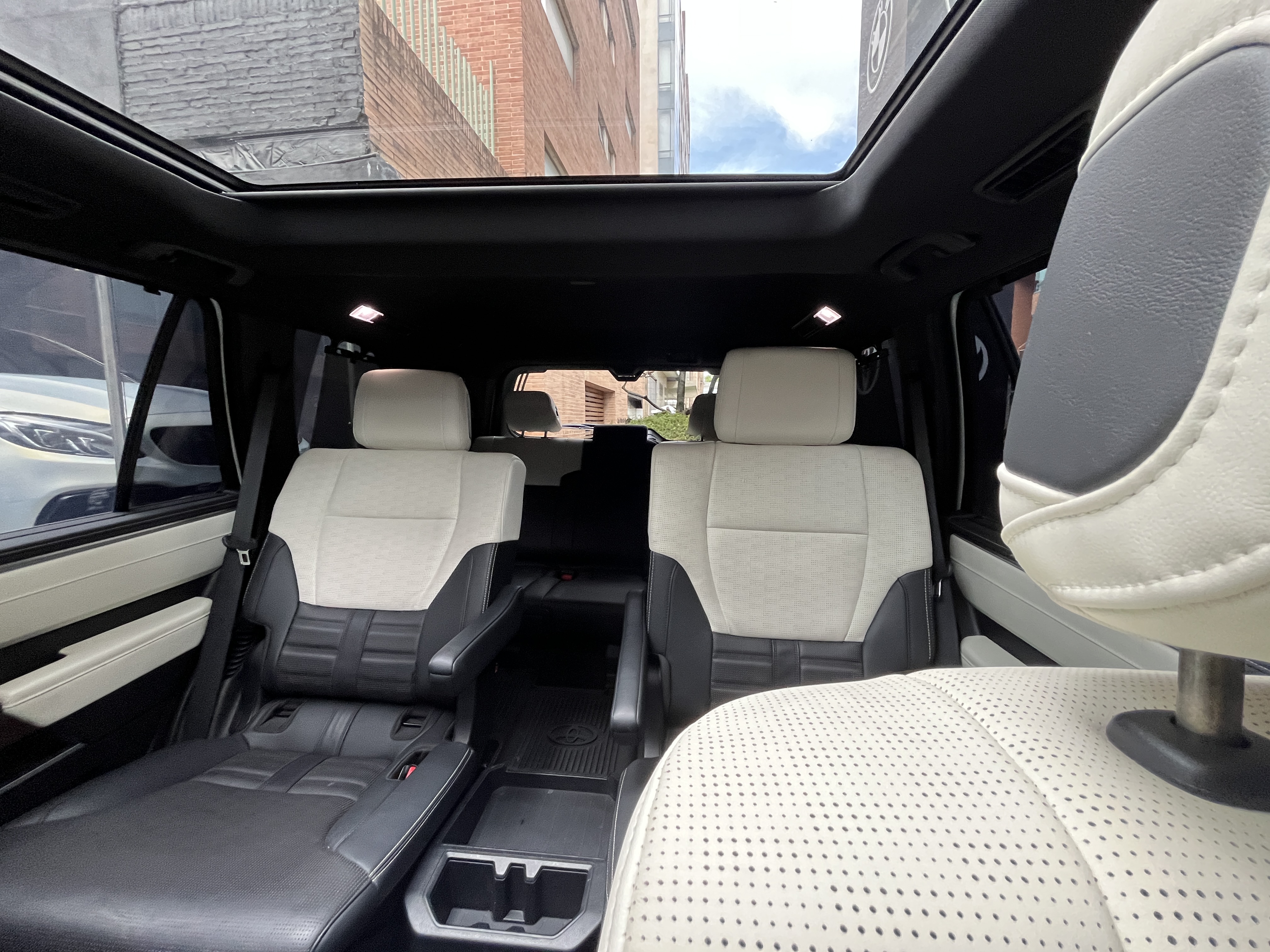 TOYOTA SEQUOIA 2024