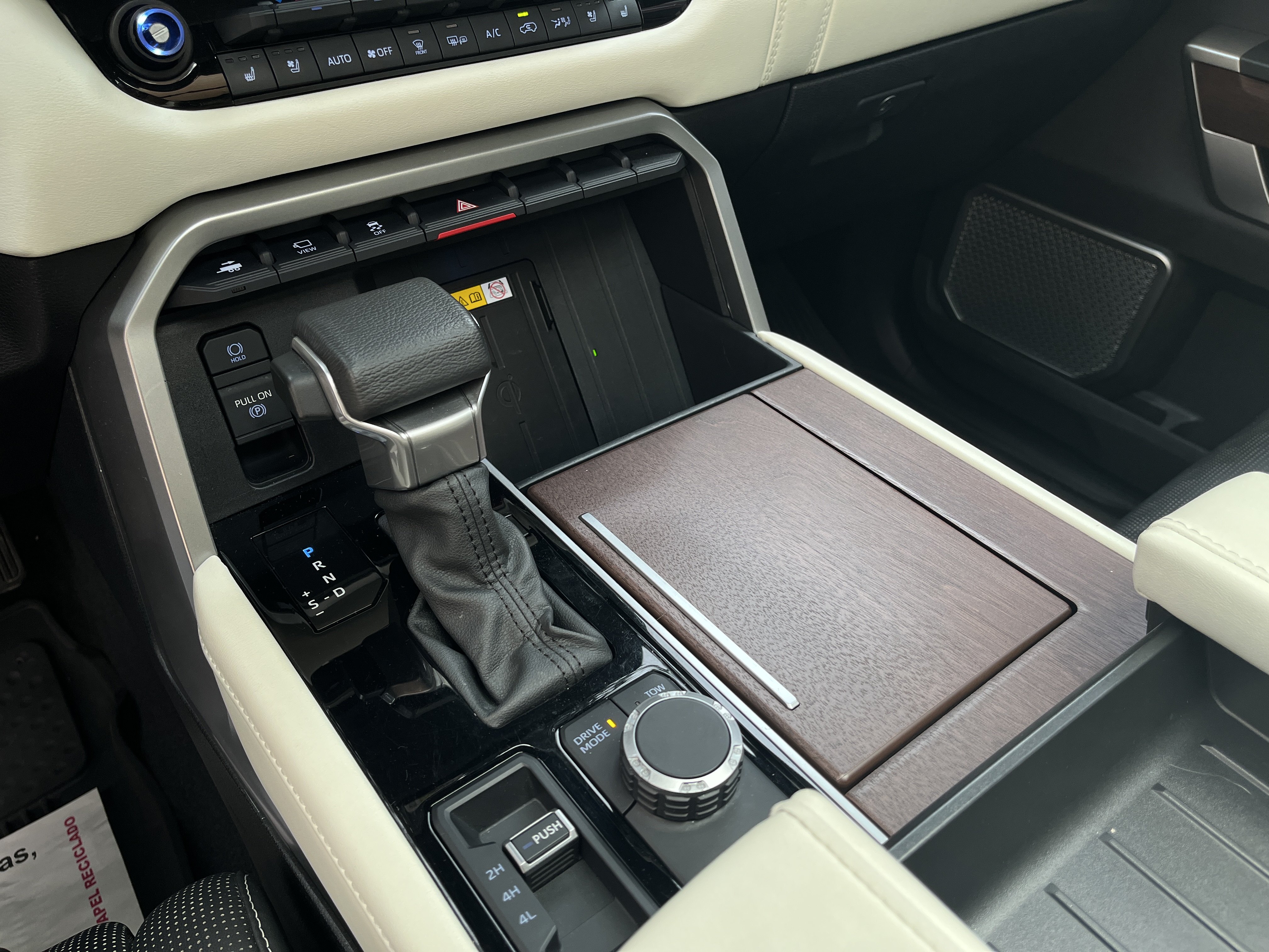 TOYOTA SEQUOIA 2024