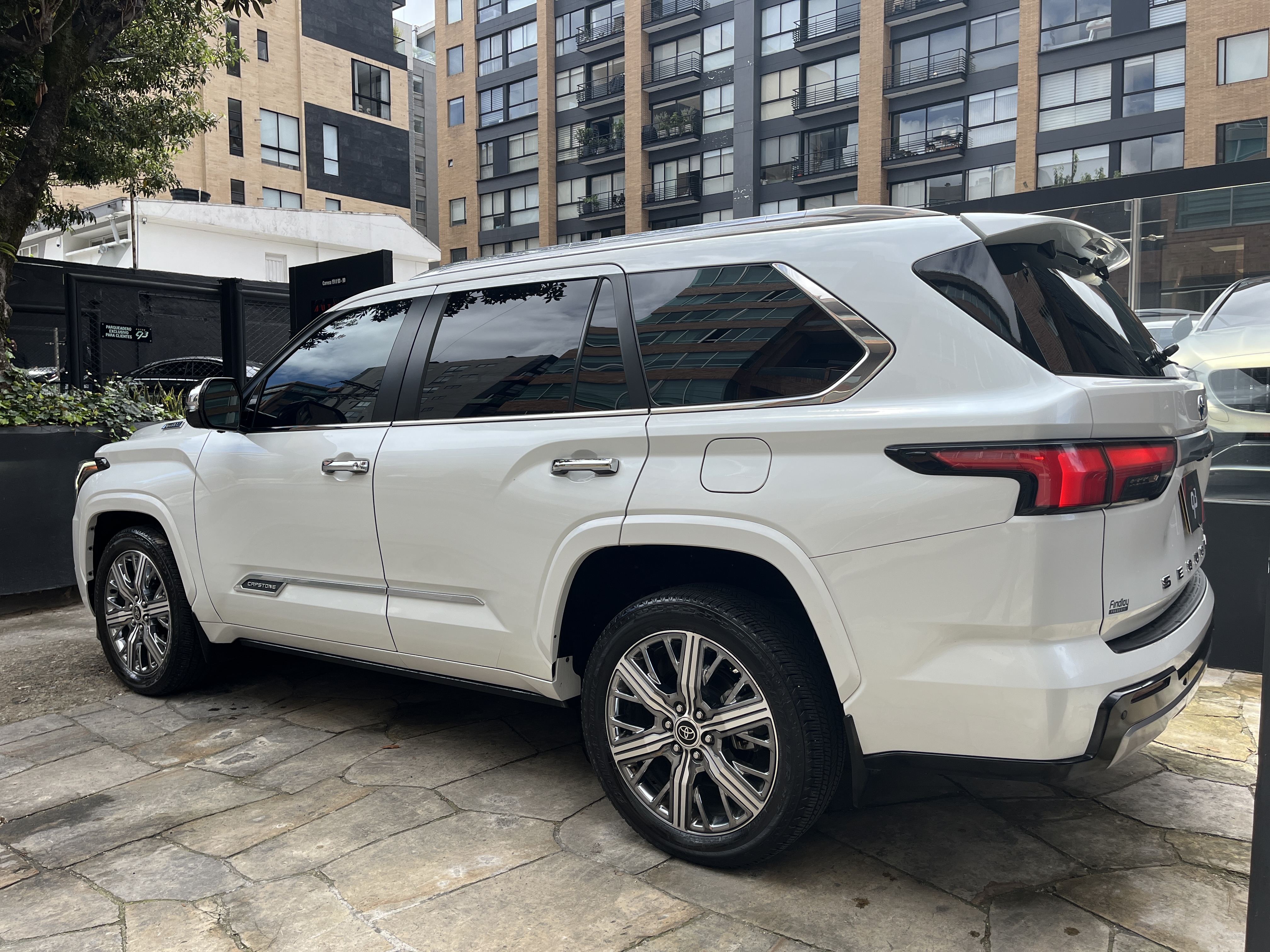 TOYOTA SEQUOIA 2024