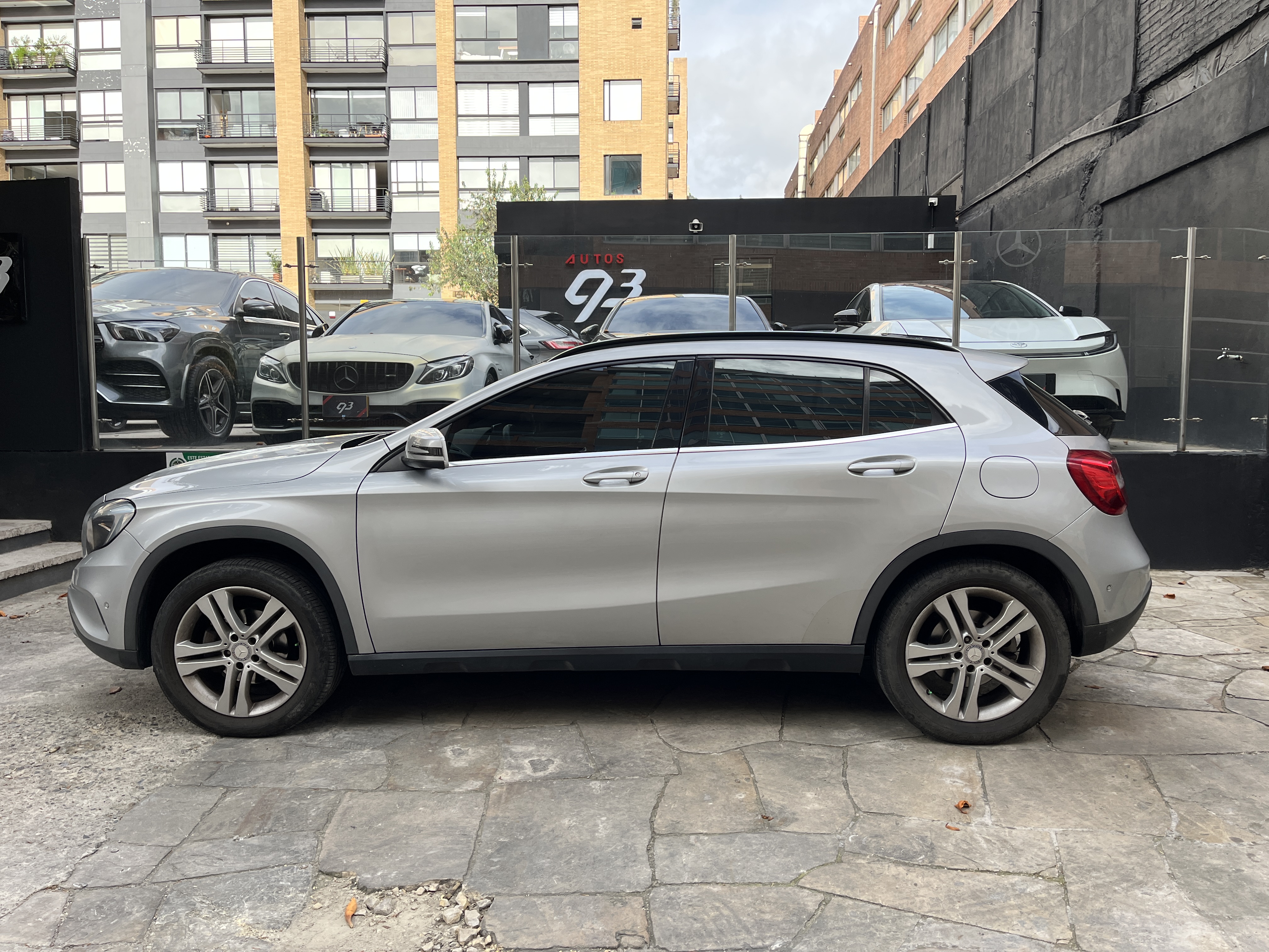 MERCEDES-BENZ GLA200 2017