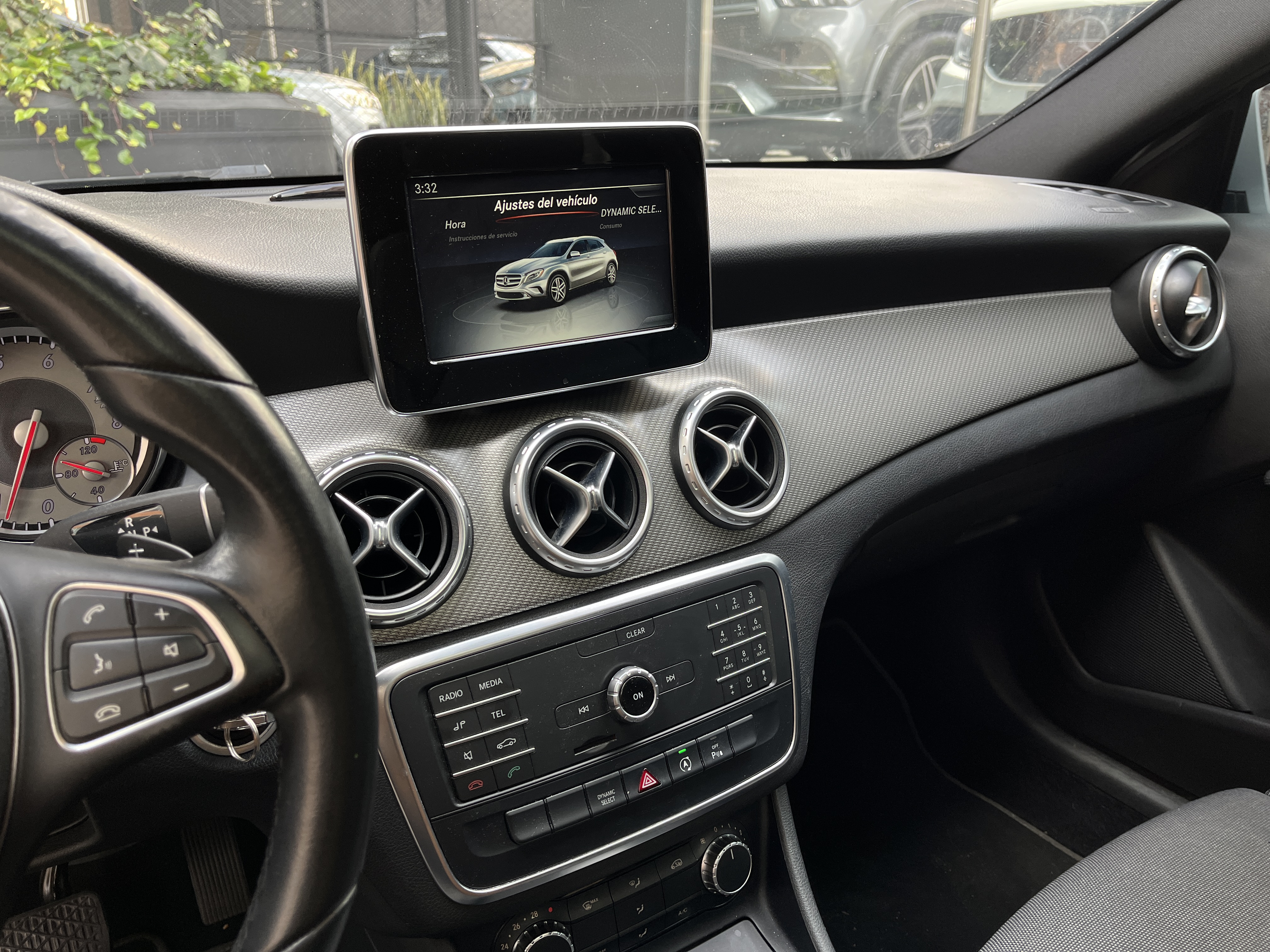 MERCEDES-BENZ GLA200 2017