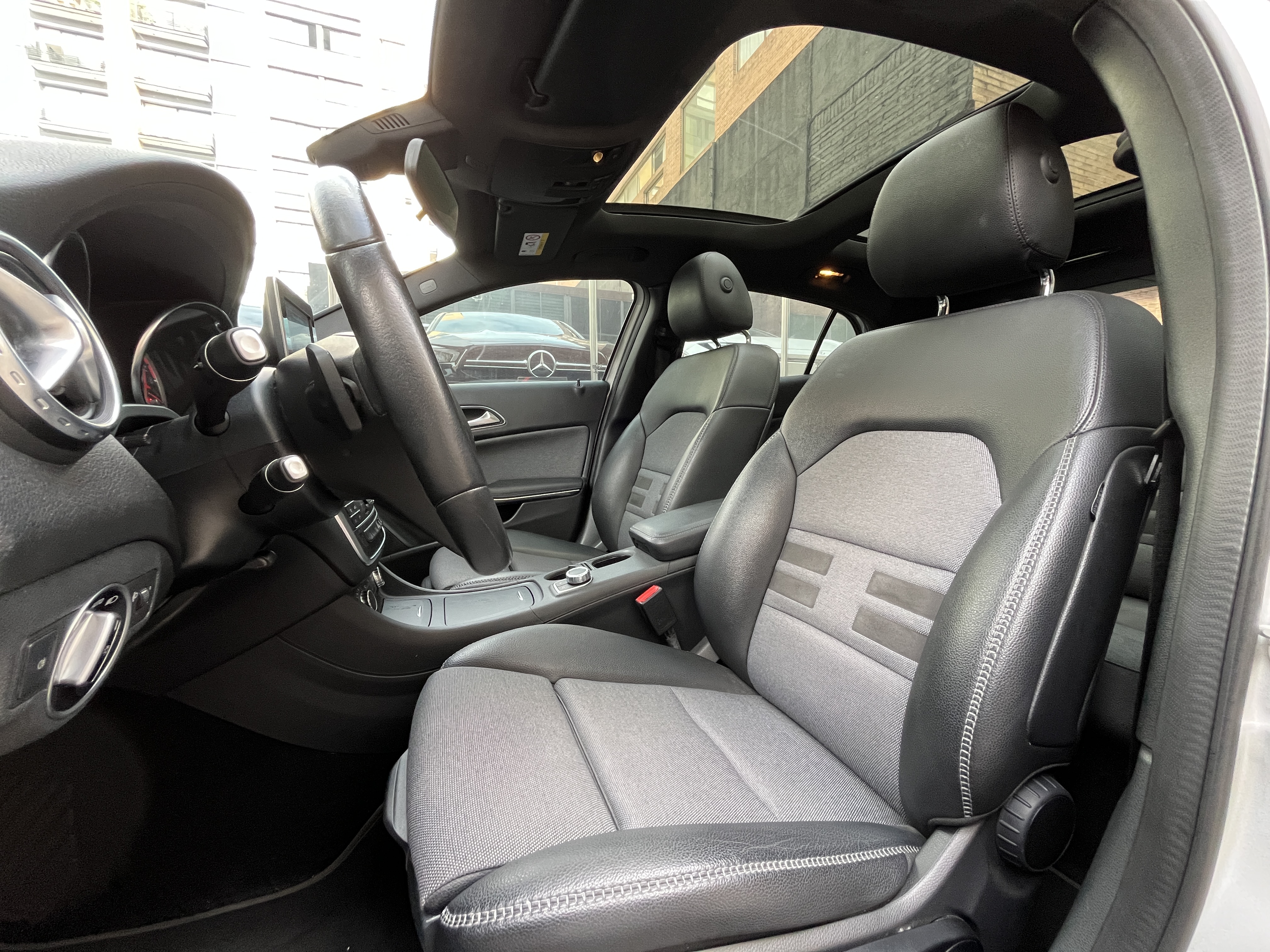 MERCEDES-BENZ GLA200 2017