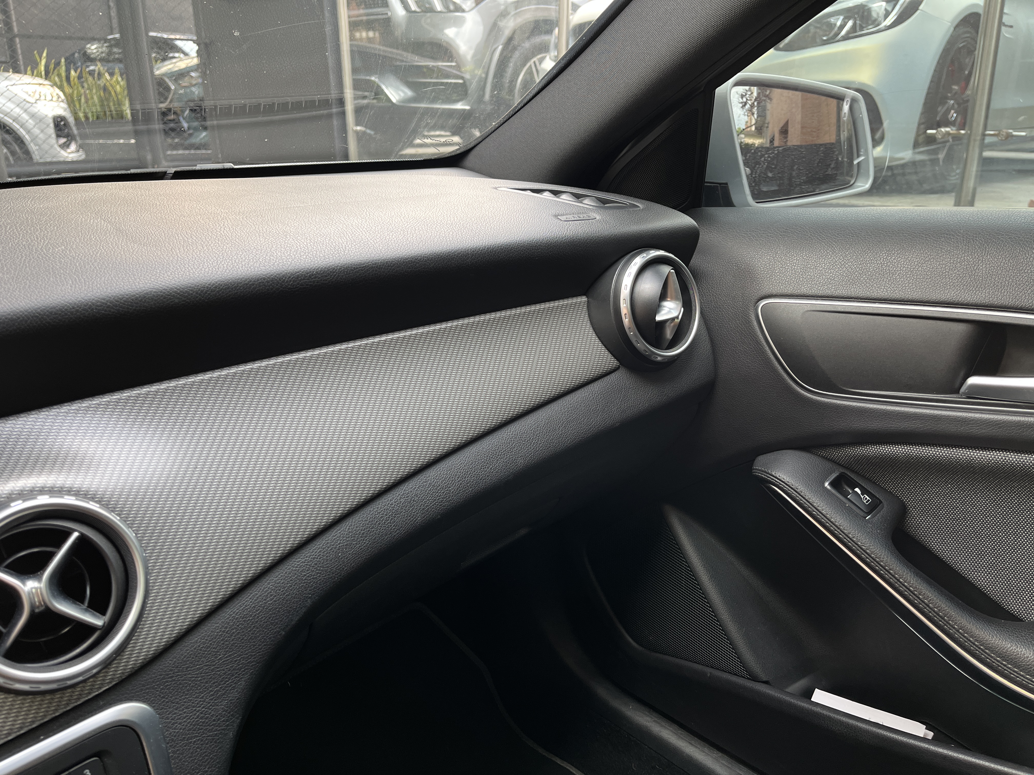 MERCEDES-BENZ GLA200 2017