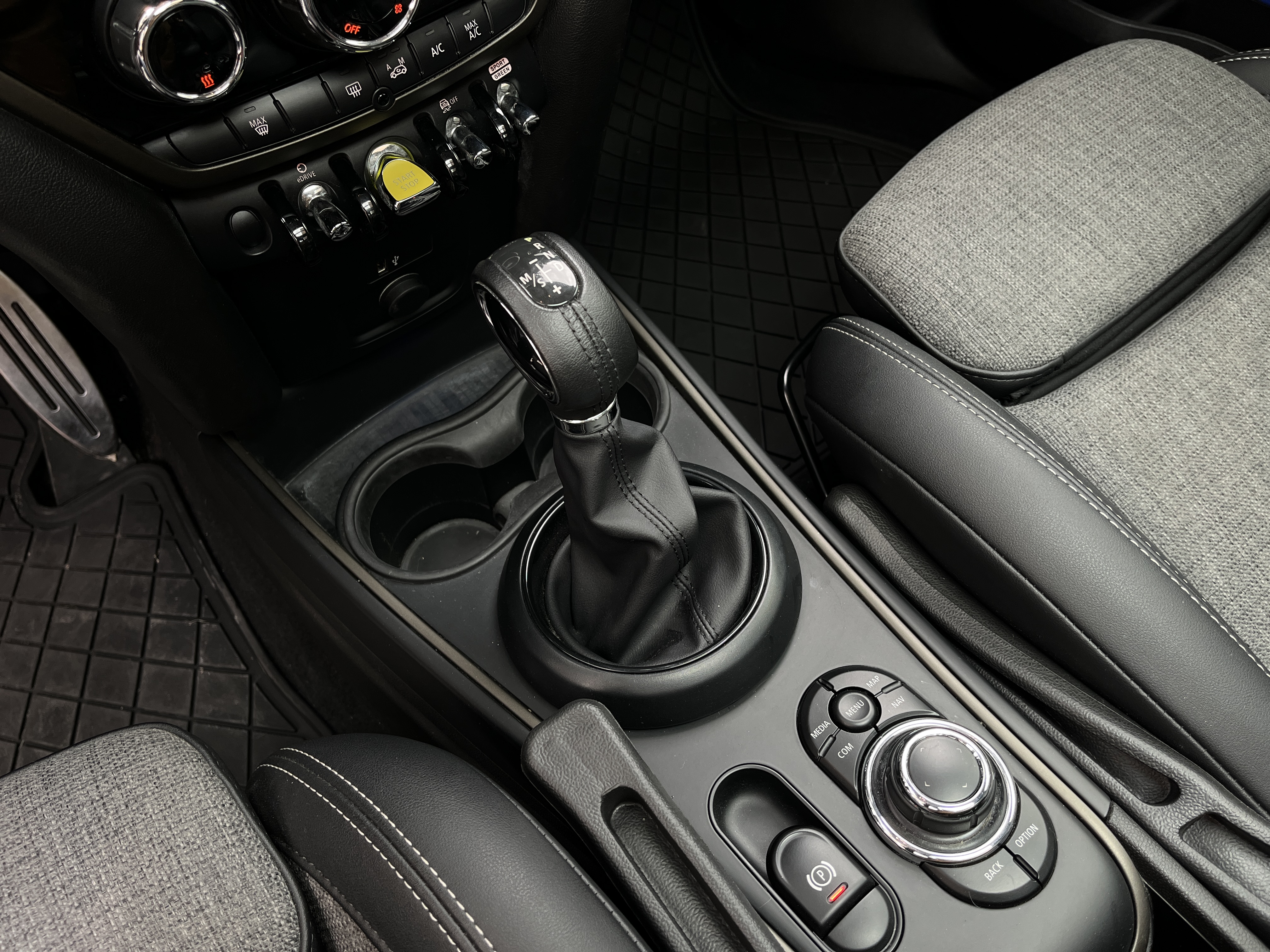 MINI COOPER S E ALL4 2023