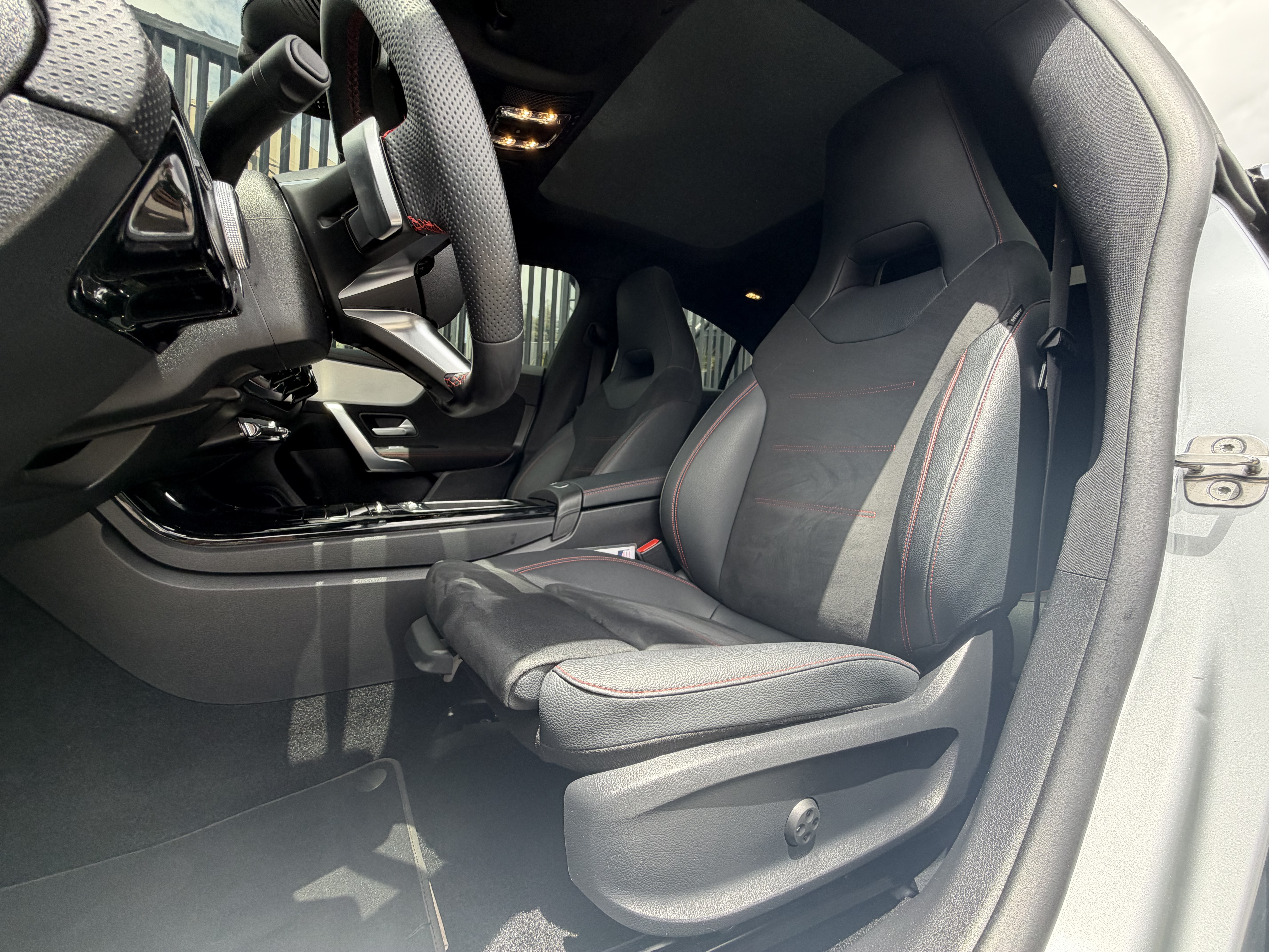 MERCEDES-BENZ CLA250 4MATIC MHEV 2026
