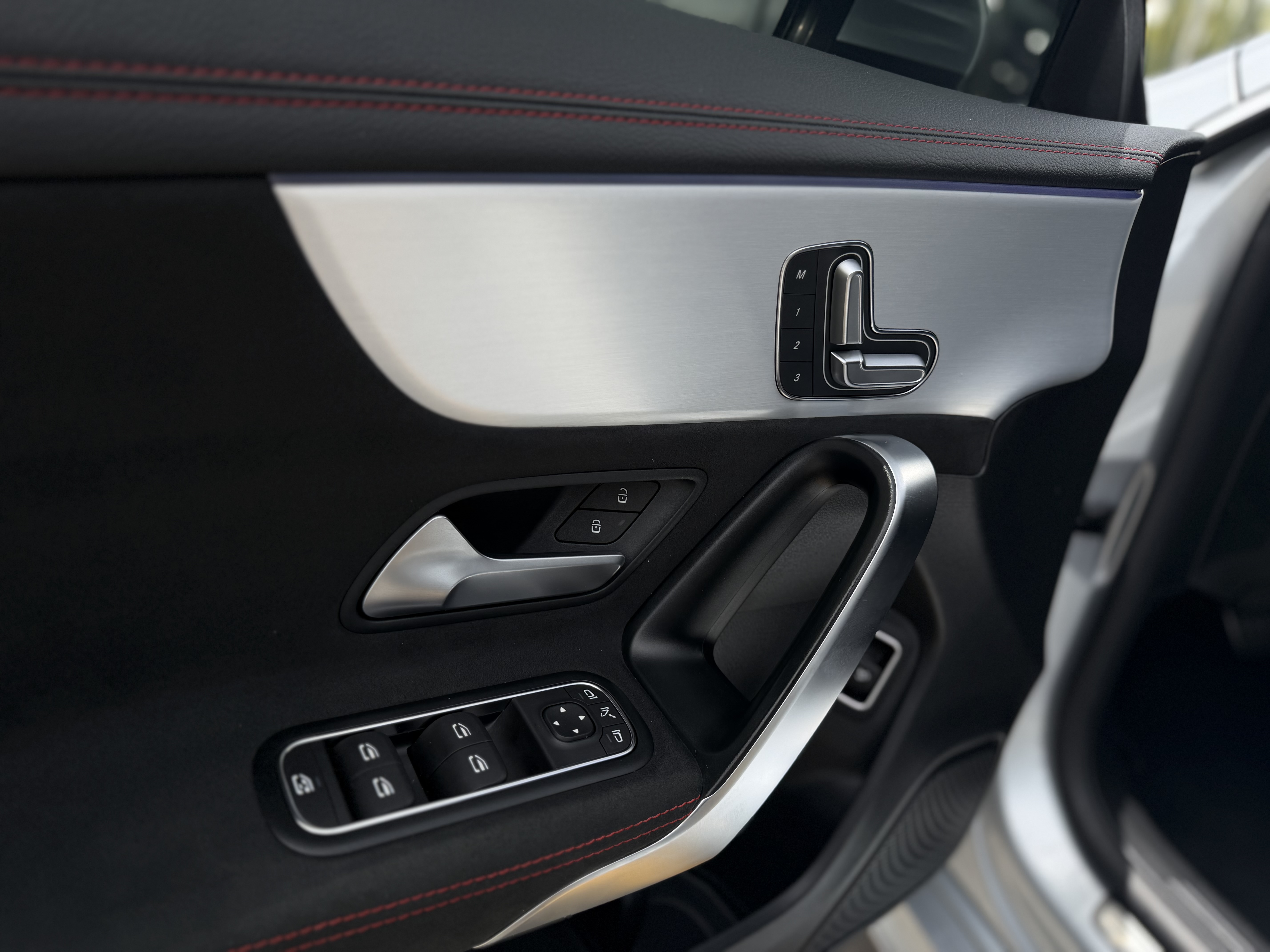 MERCEDES-BENZ CLA250 4MATIC MHEV 2026